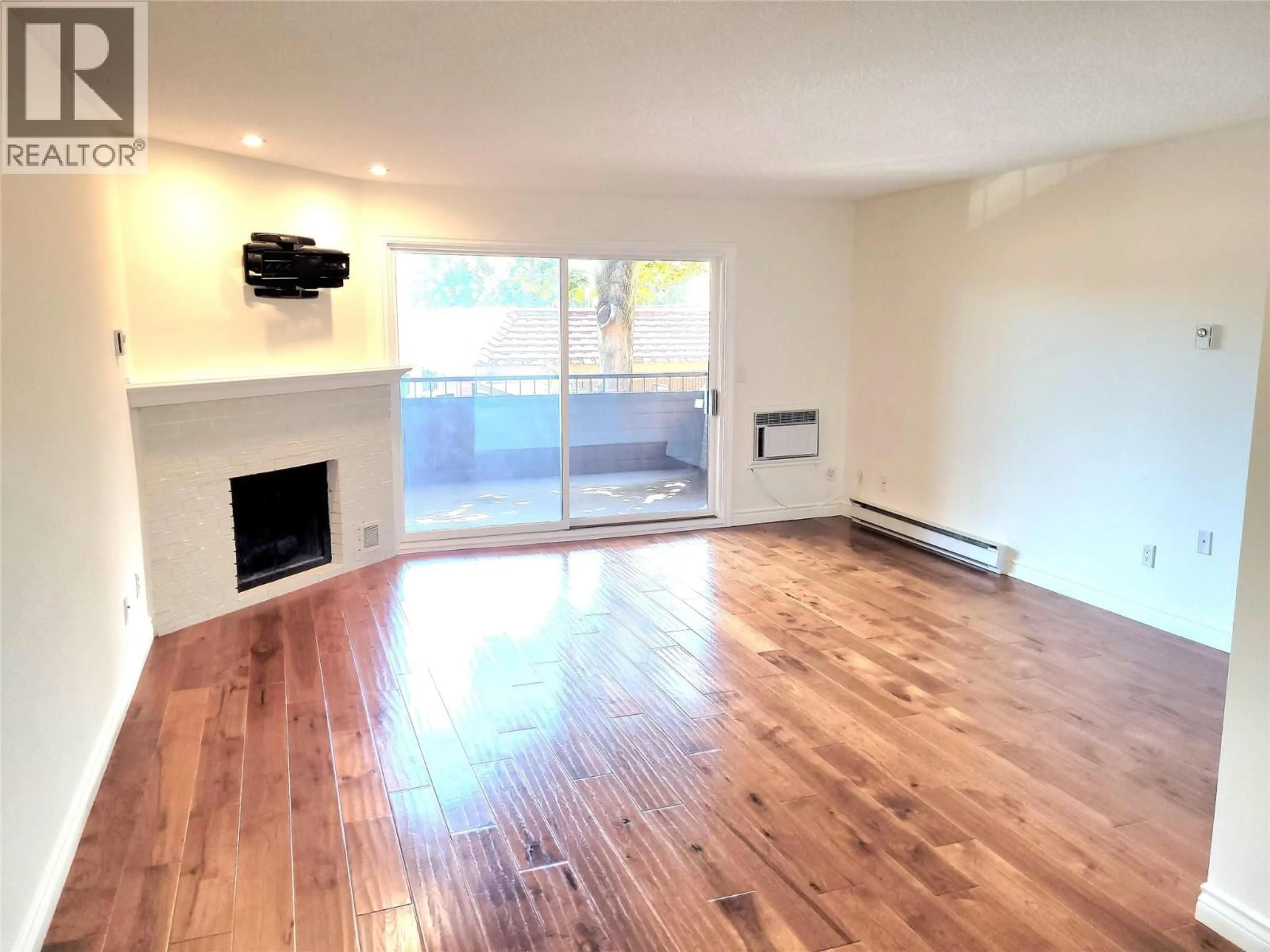 A pic of a room for 206 - 983 BERNARD AVENUE, Kelowna British Columbia V1Y6P7