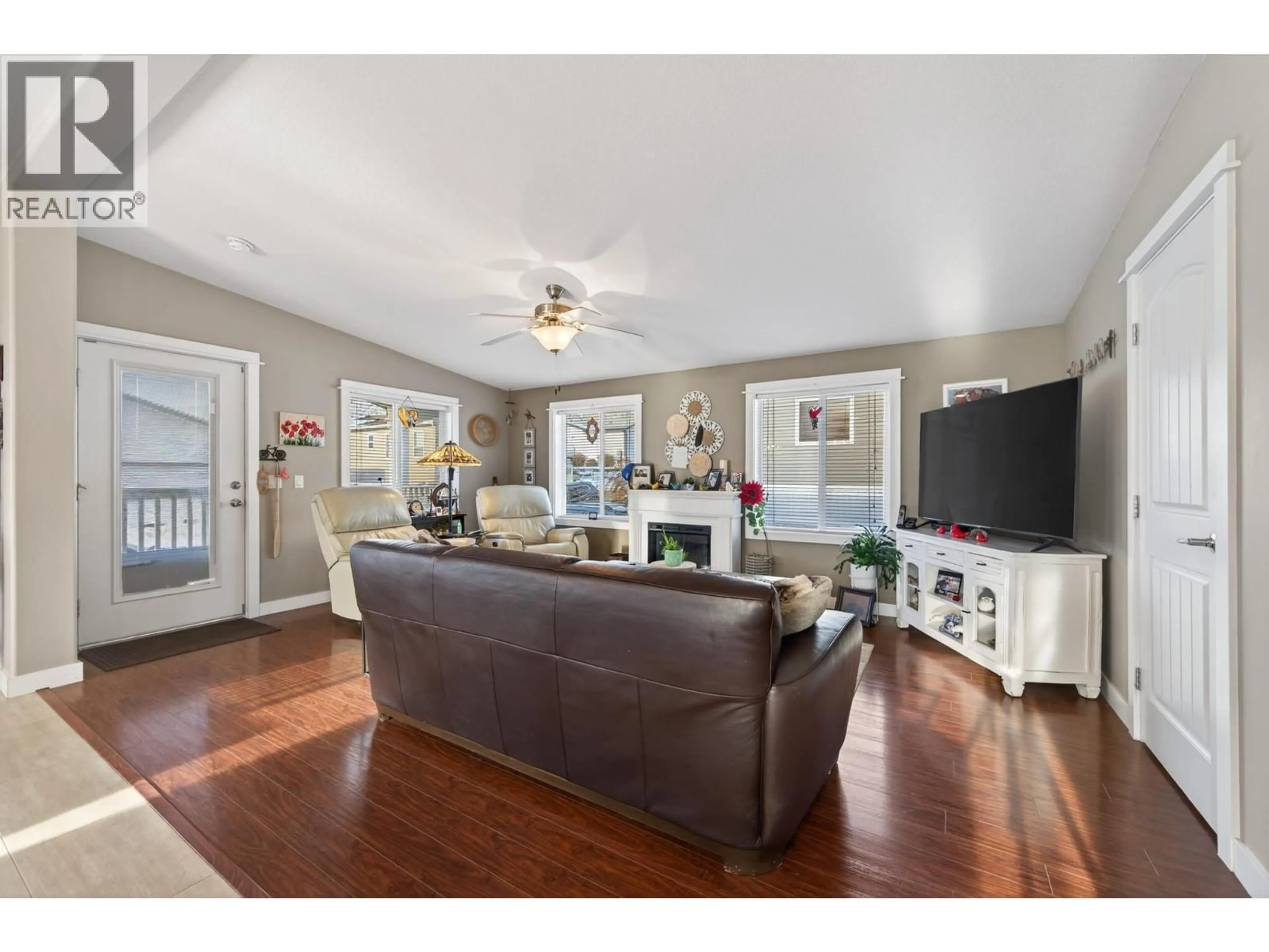 Living room with furniture, unknown for 14 - 768 SHUSWAP  E ROAD, Kamloops British Columbia V2H0A4