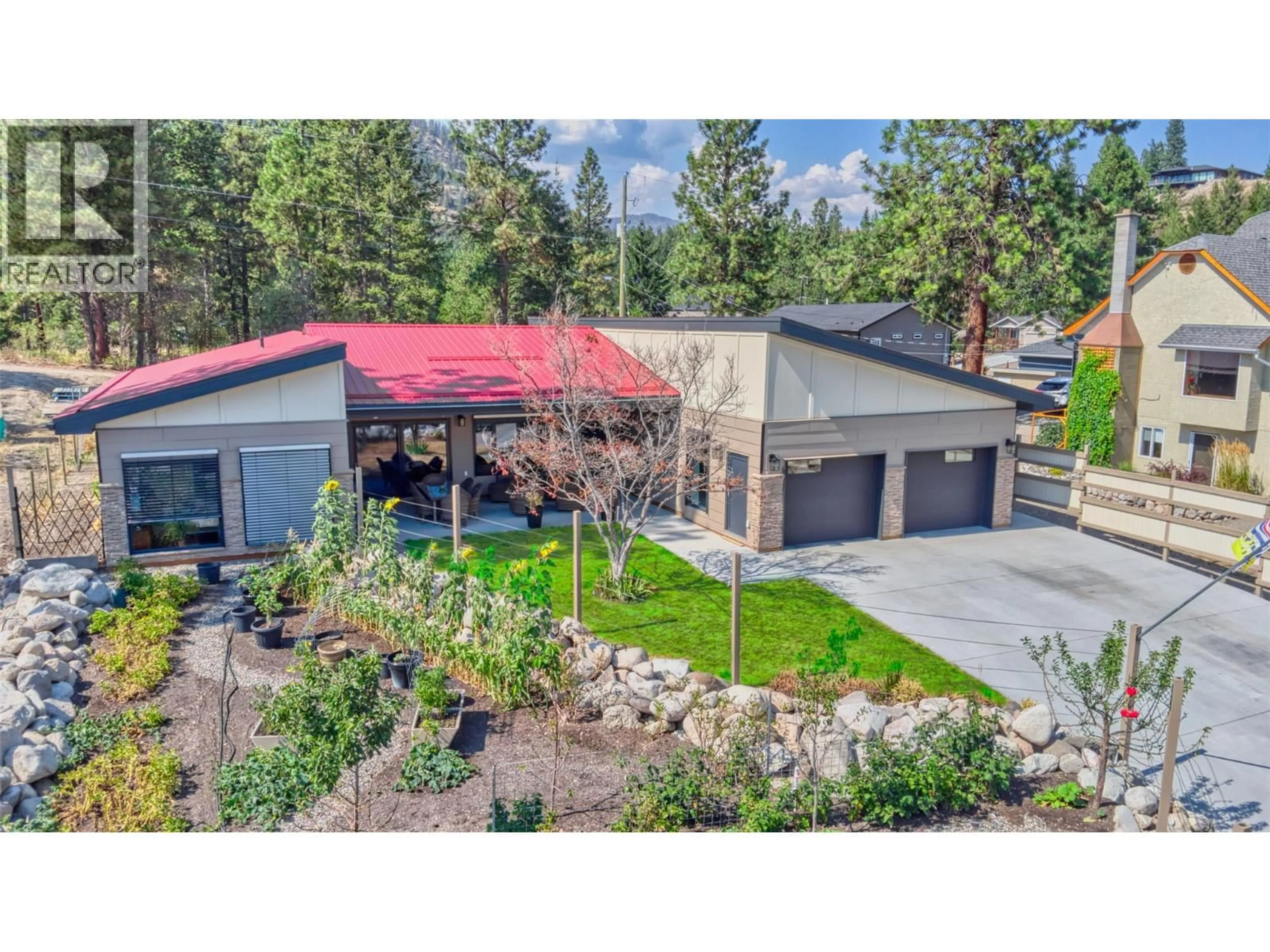 A pic from outside/outdoor area/front of a property/back of a property/a pic from drone, unknown for 514 MOUNTAIN DRIVE, Vernon British Columbia V1H2B8