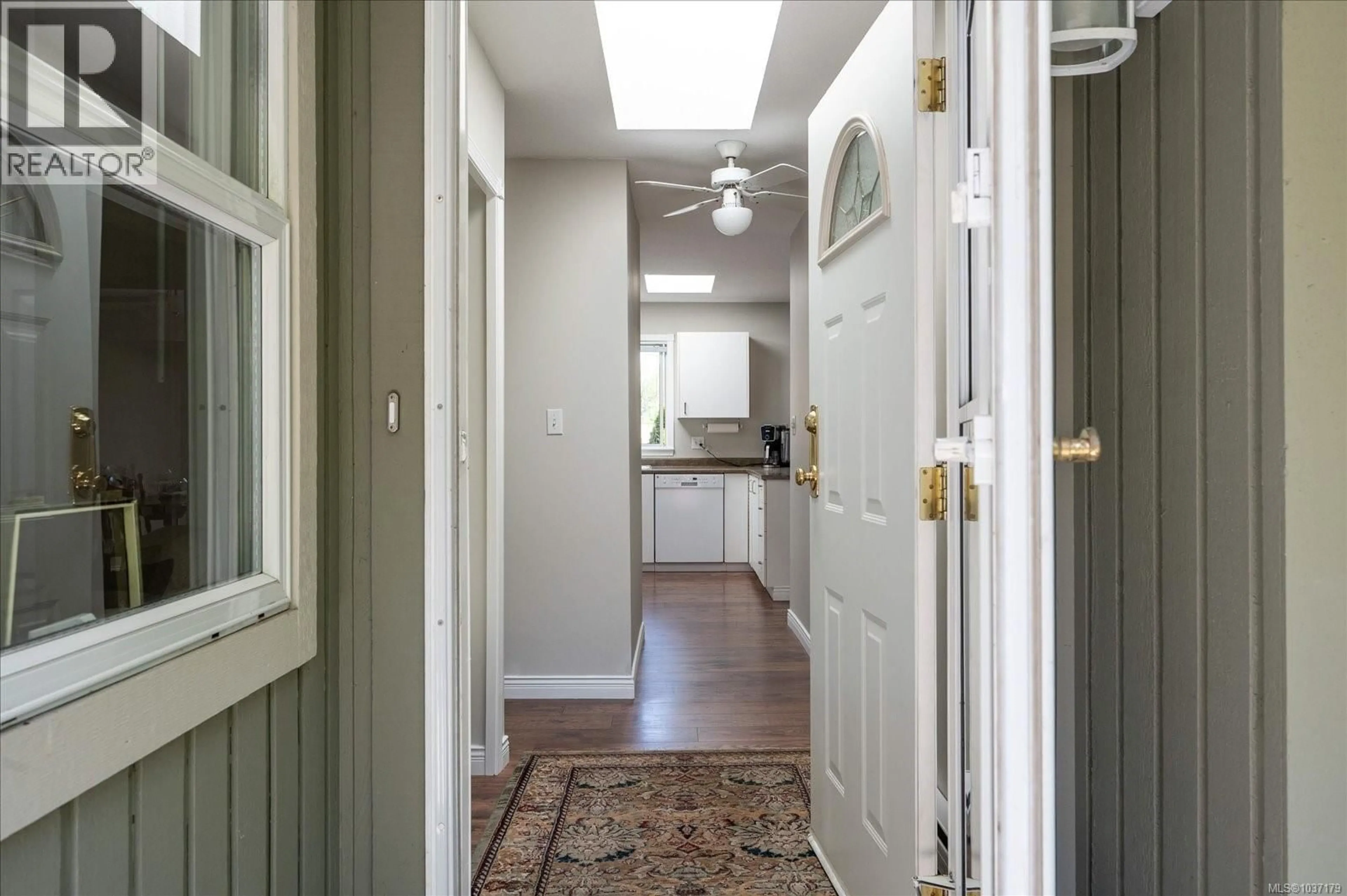 Indoor entryway for 5124 HAMMOND BAY ROAD, Nanaimo British Columbia V9T5B5