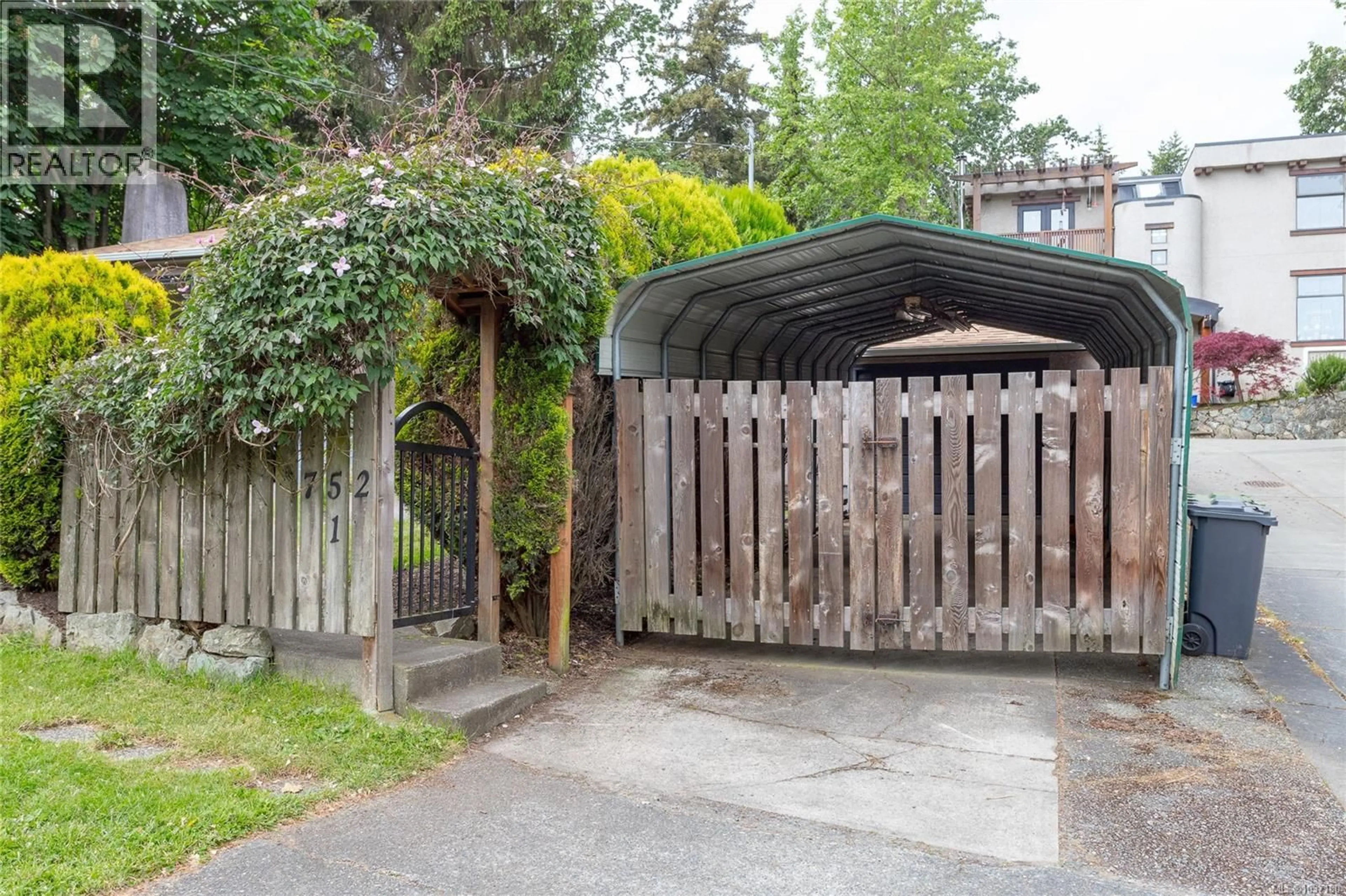 Patio, street for 1 - 752 LAMPSON STREET, Esquimalt British Columbia V9A6A6