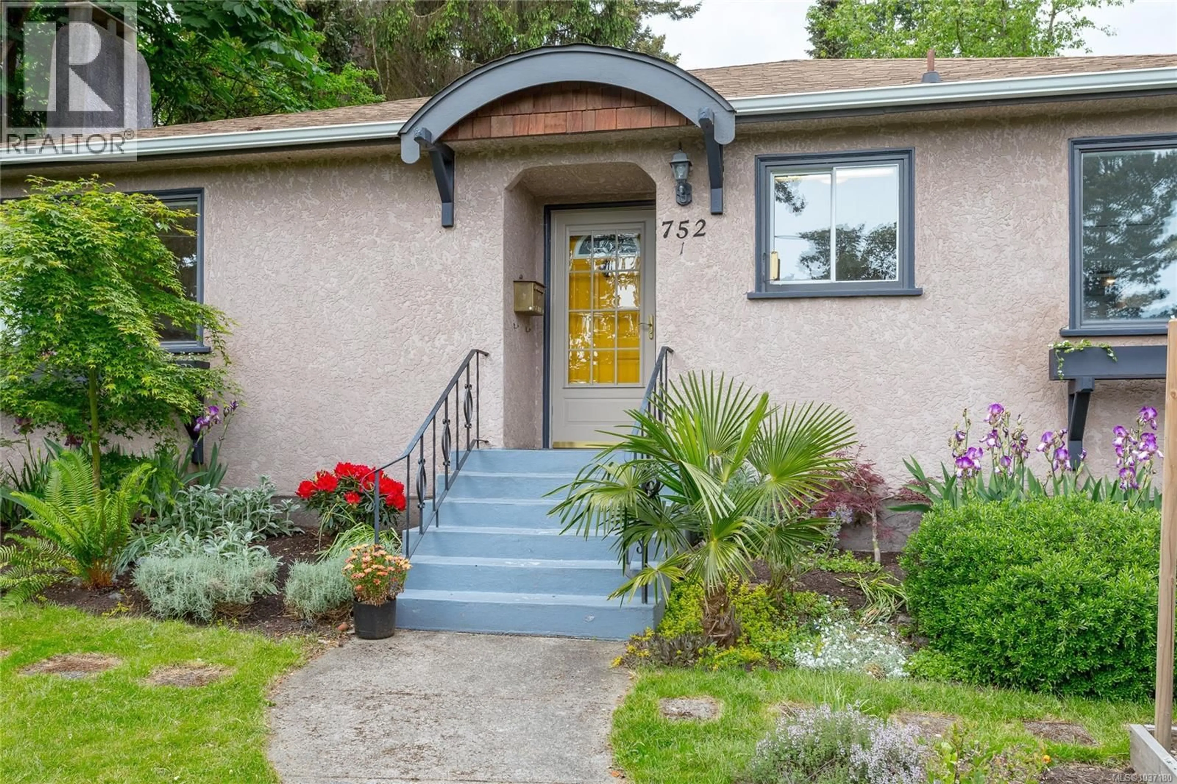Unknown for 1 - 752 LAMPSON STREET, Esquimalt British Columbia V9A6A6