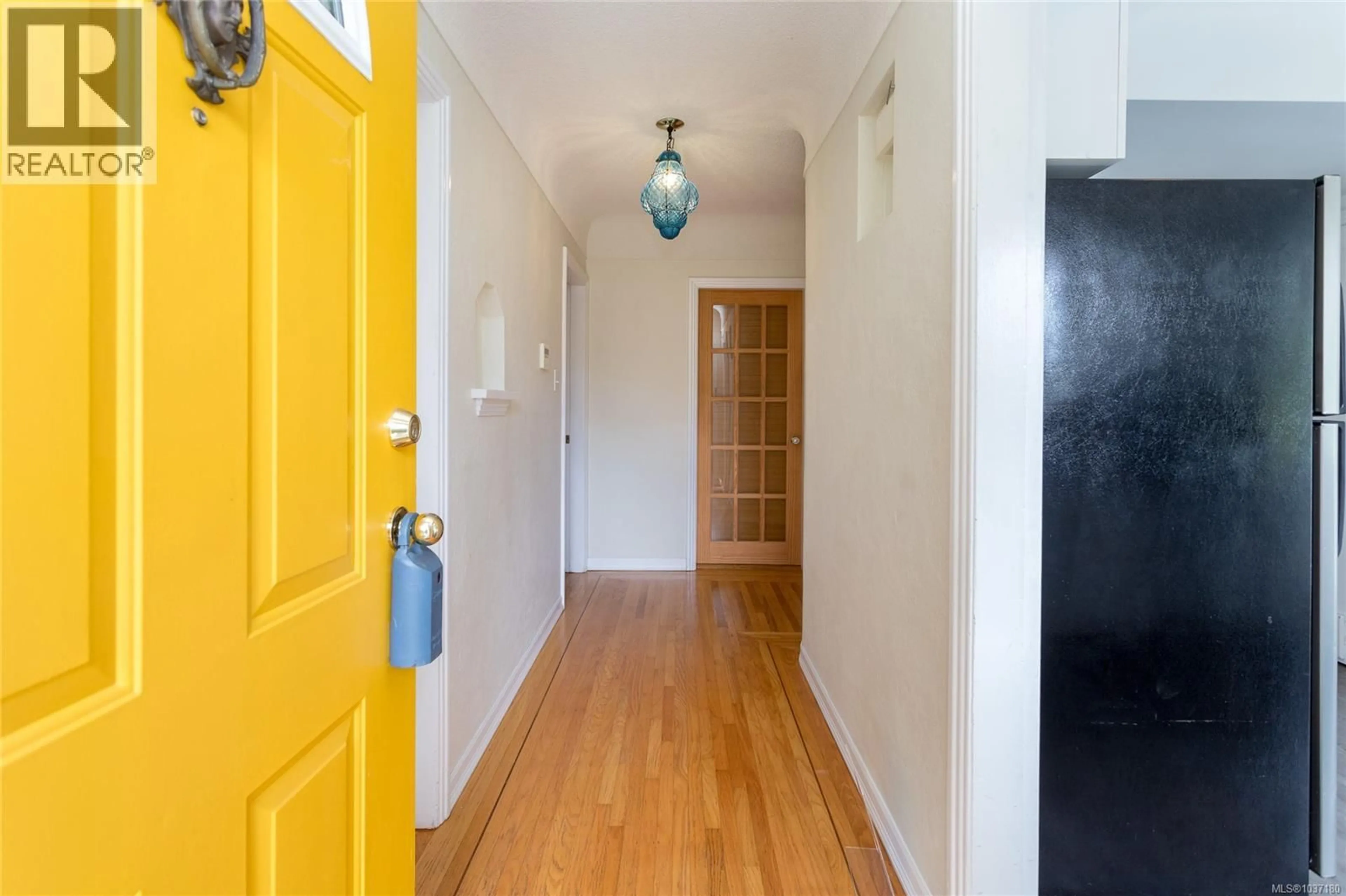 Indoor entryway for 1 - 752 LAMPSON STREET, Esquimalt British Columbia V9A6A6