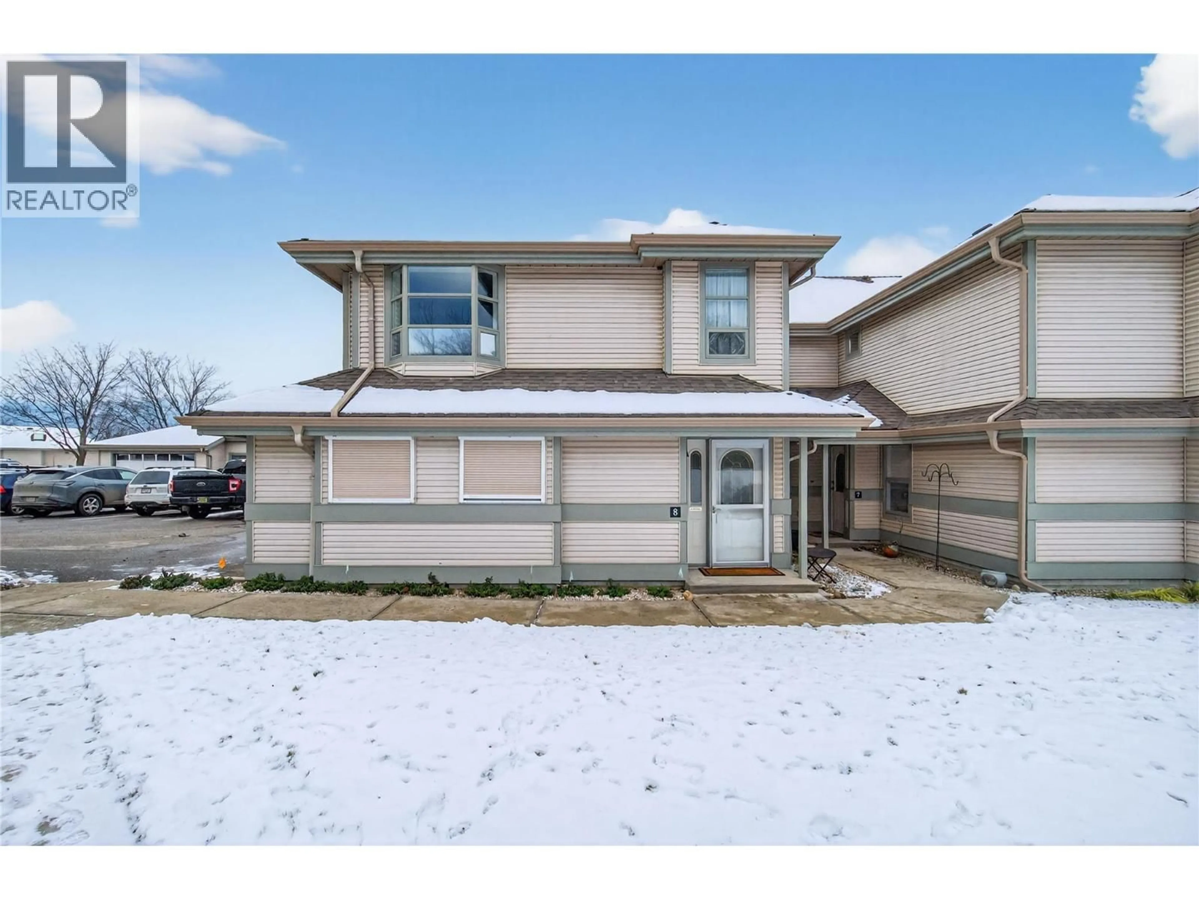 Home with vinyl exterior material, street for 8 - 111 HARBOURFRONT DRIVE NORTHWEST, Salmon Arm British Columbia V1E1A3