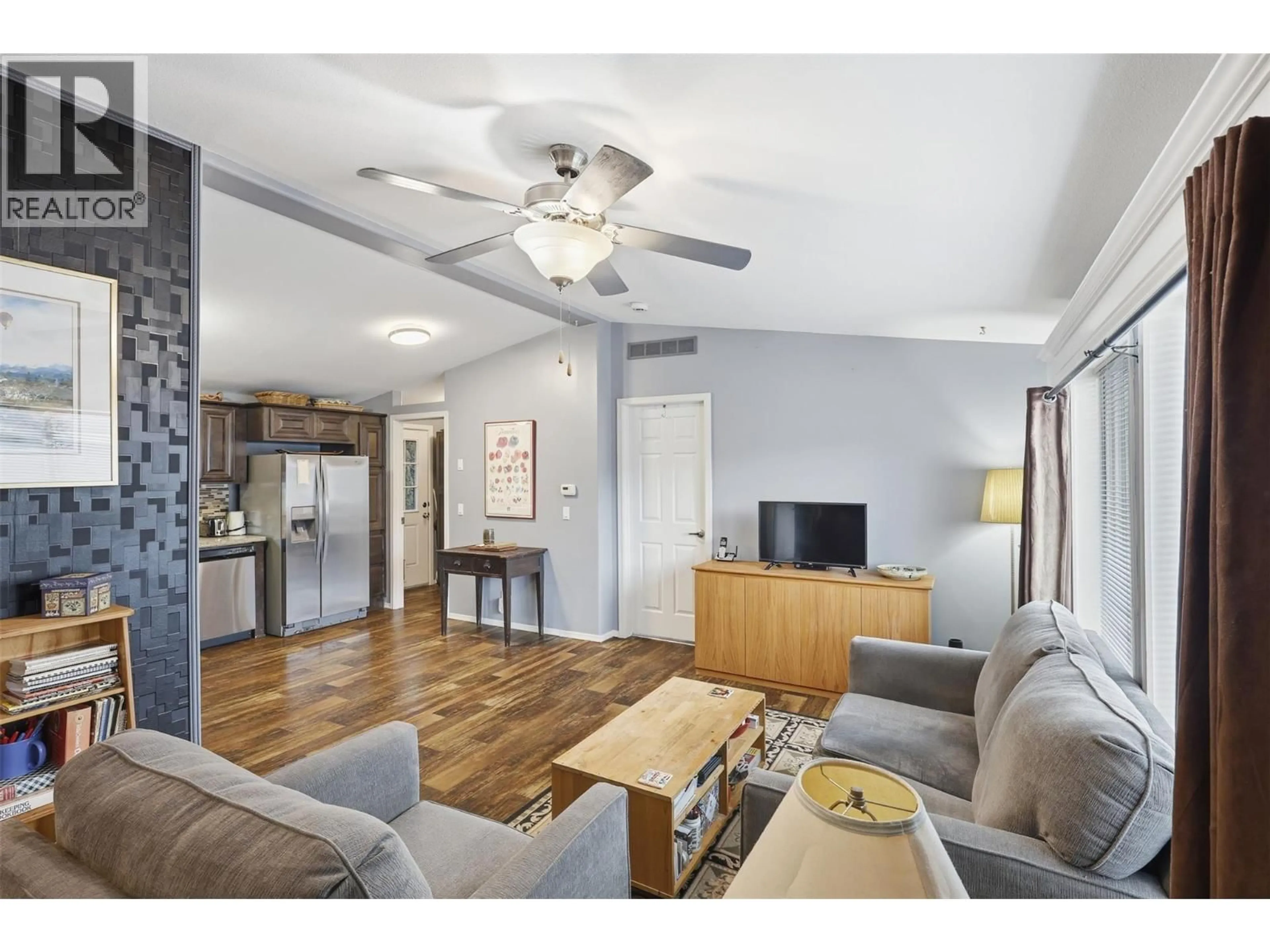 Living room with furniture, wood/laminate floor for 9 - 712 SHUSWAP EAST ROAD, Kamloops British Columbia V2H0C8