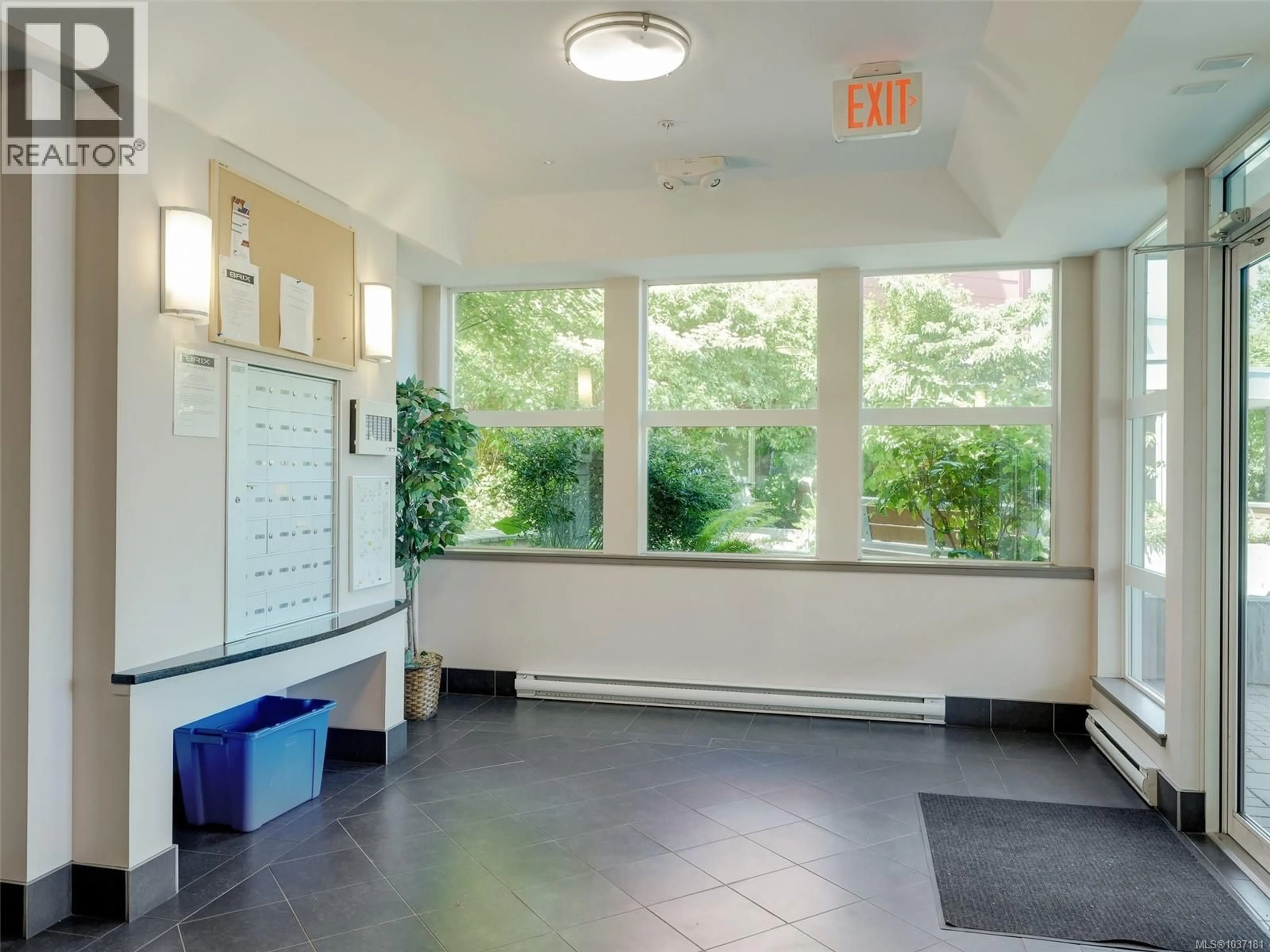Indoor foyer for 205 - 4030 BORDEN STREET, Saanich British Columbia V8X2E9
