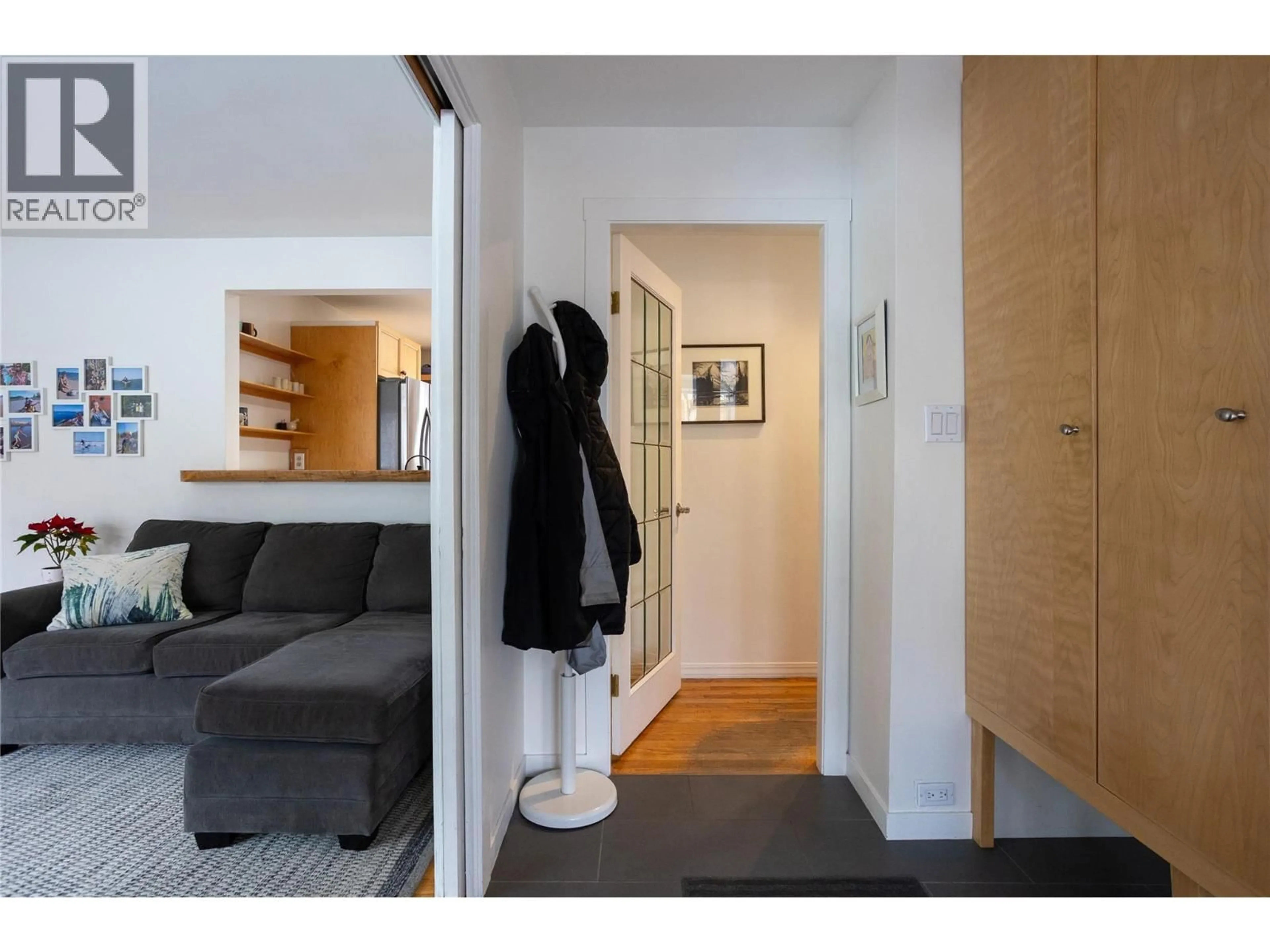 Indoor entryway for 1420 KOOTENAY STREET, Nelson British Columbia V1L1L7