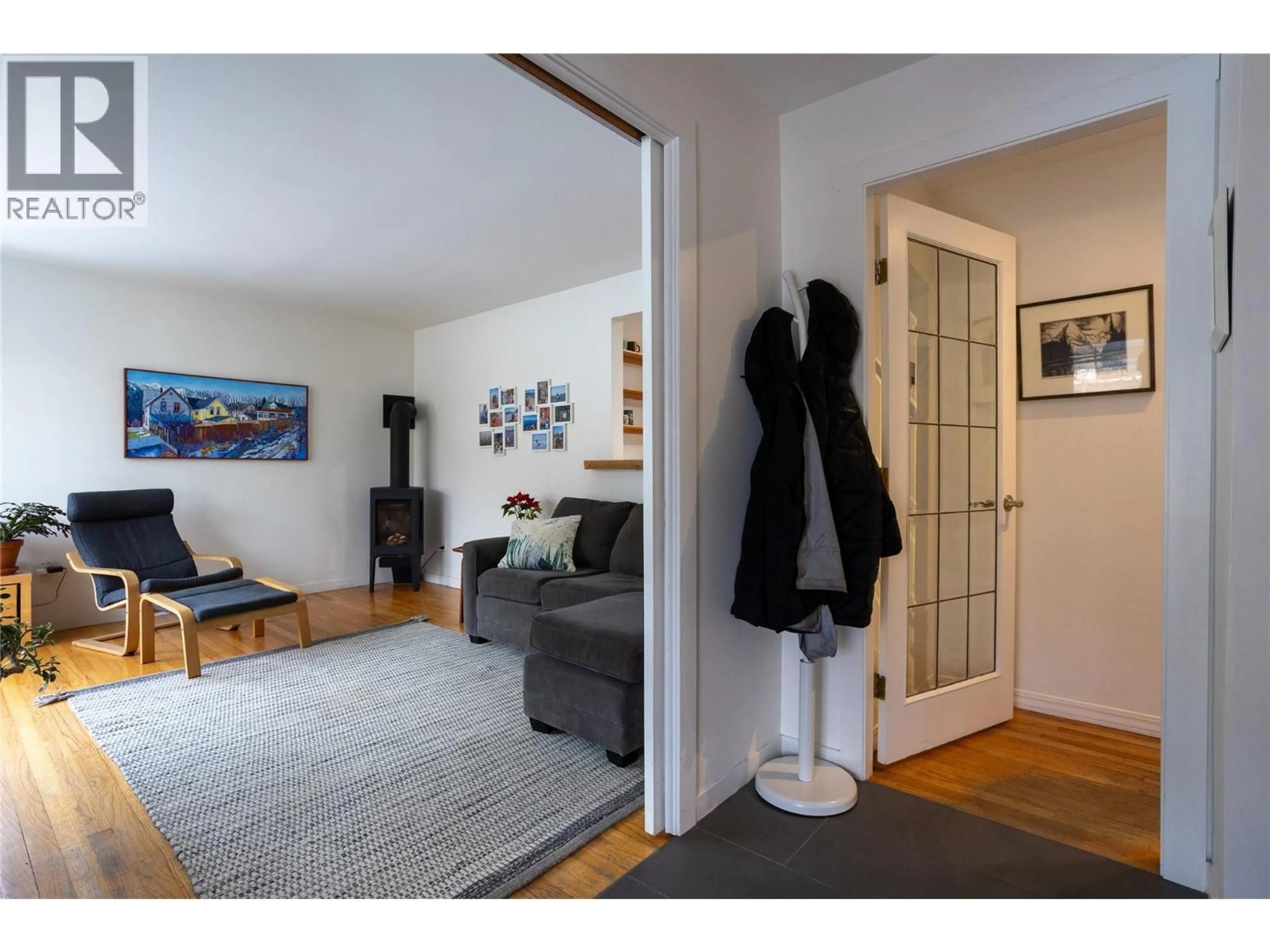 Indoor entryway for 1420 KOOTENAY STREET, Nelson British Columbia V1L1L7