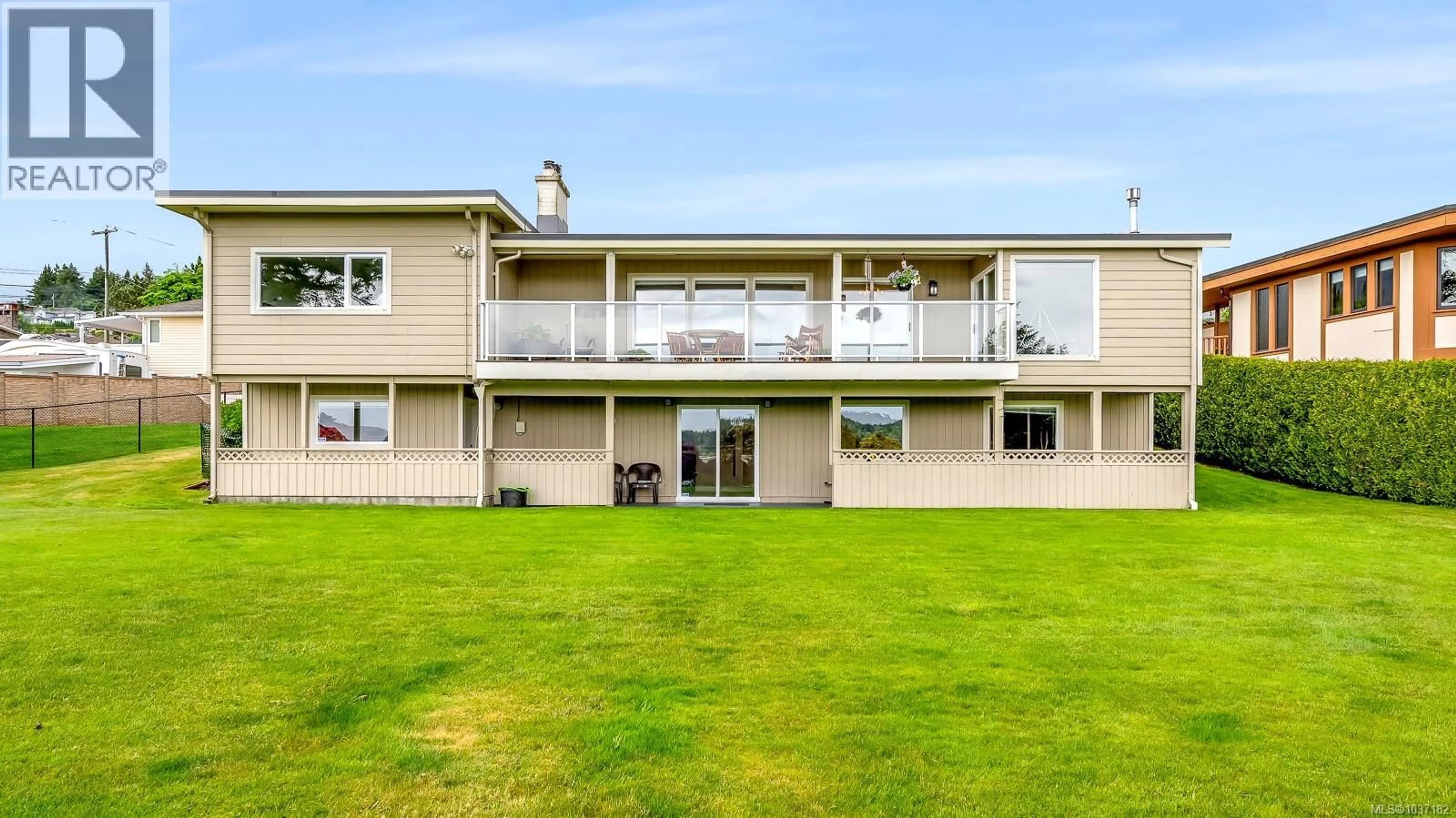 A pic from outside/outdoor area/front of a property/back of a property/a pic from drone, water/lake/river/ocean view for 47 RIDGEVIEW PLACE, Campbell River British Columbia V9W2J6