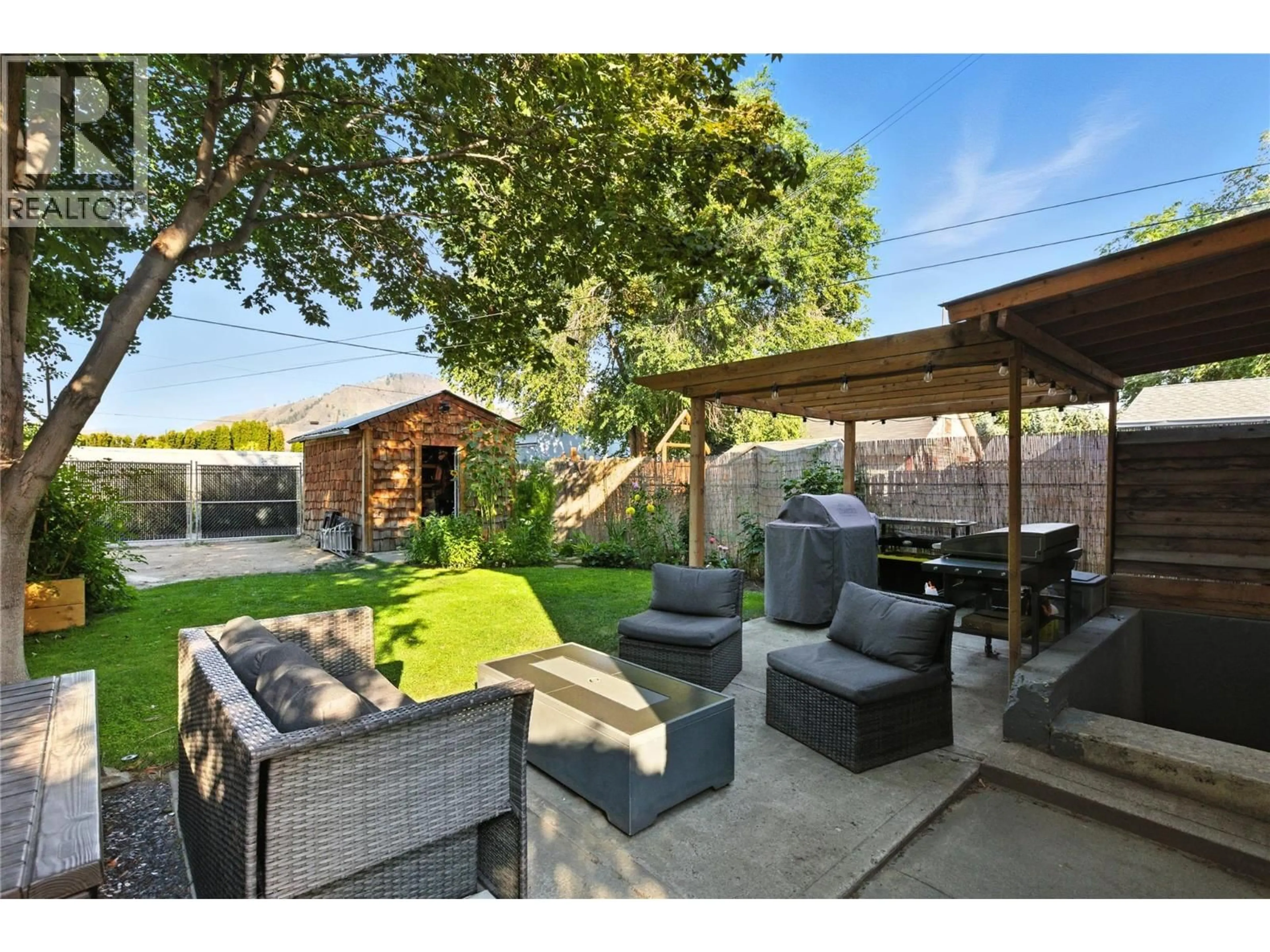 Patio, street for 318 LINDEN AVENUE, Kamloops British Columbia V2B2M9