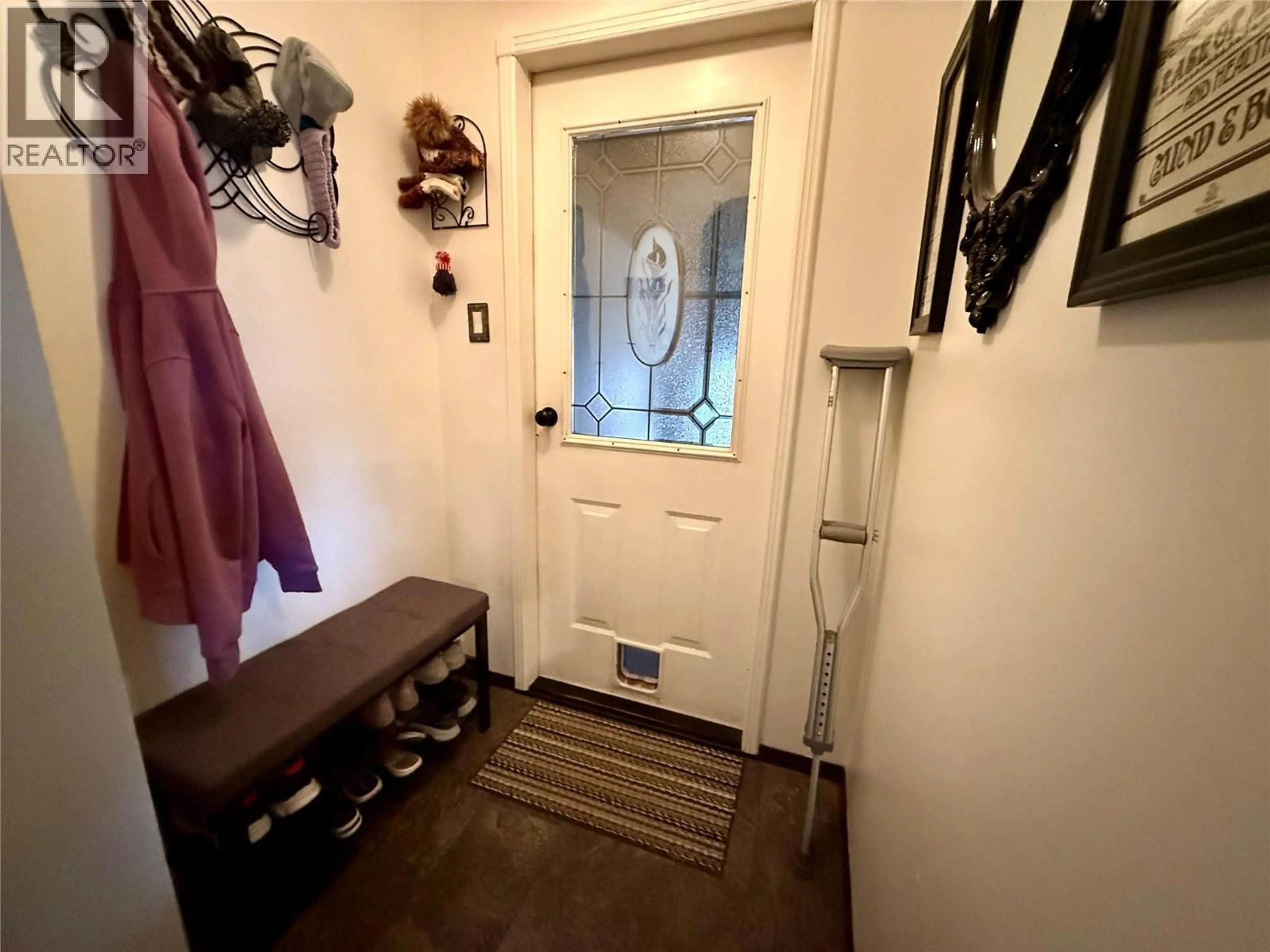 Indoor entryway for 1094 WANJOFF ROAD, Robson British Columbia V0G1X0