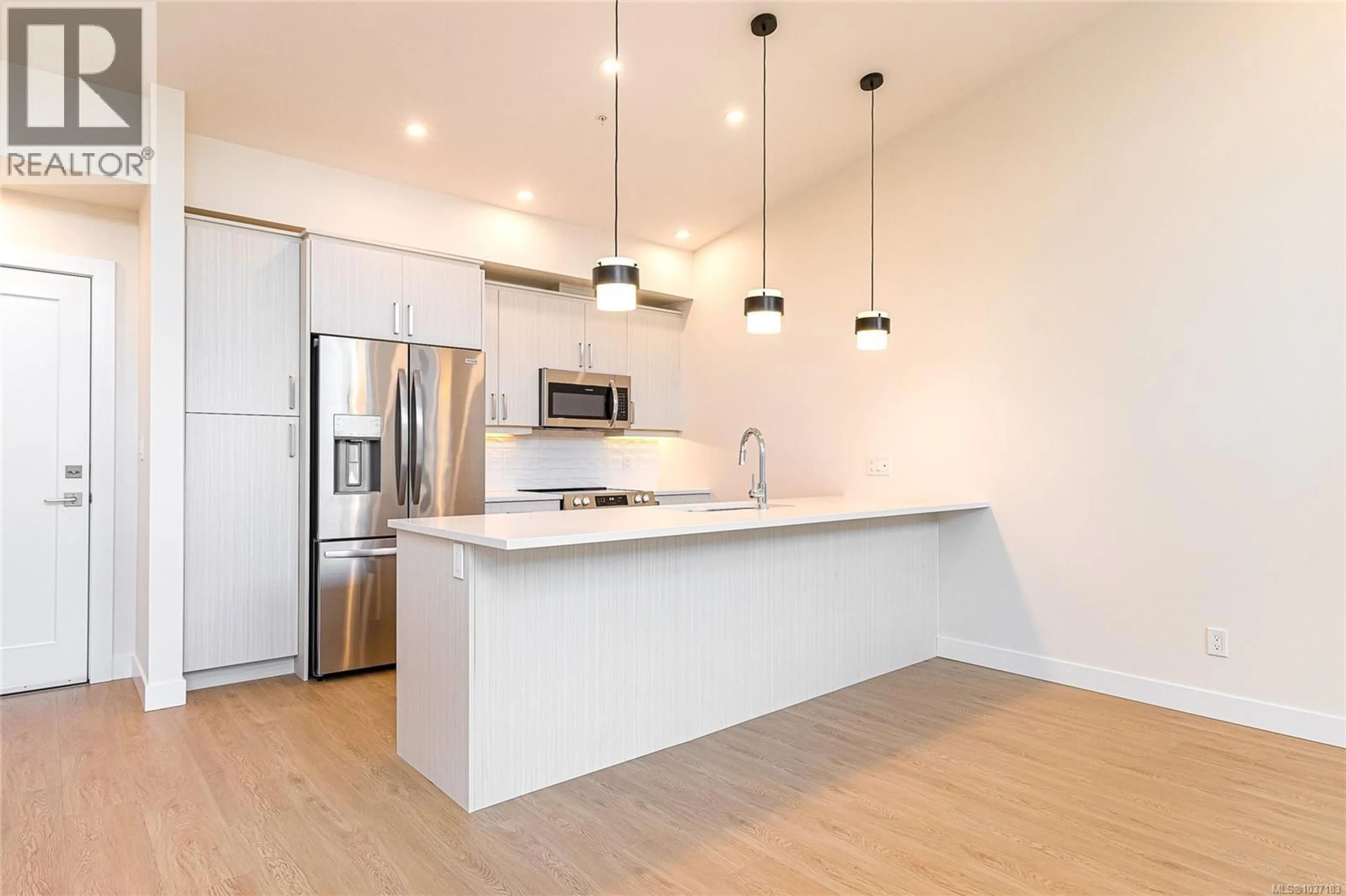 Open concept kitchen, wood/laminate floor for 504 - 924 JENKINS AVENUE, Langford British Columbia V9B2N7