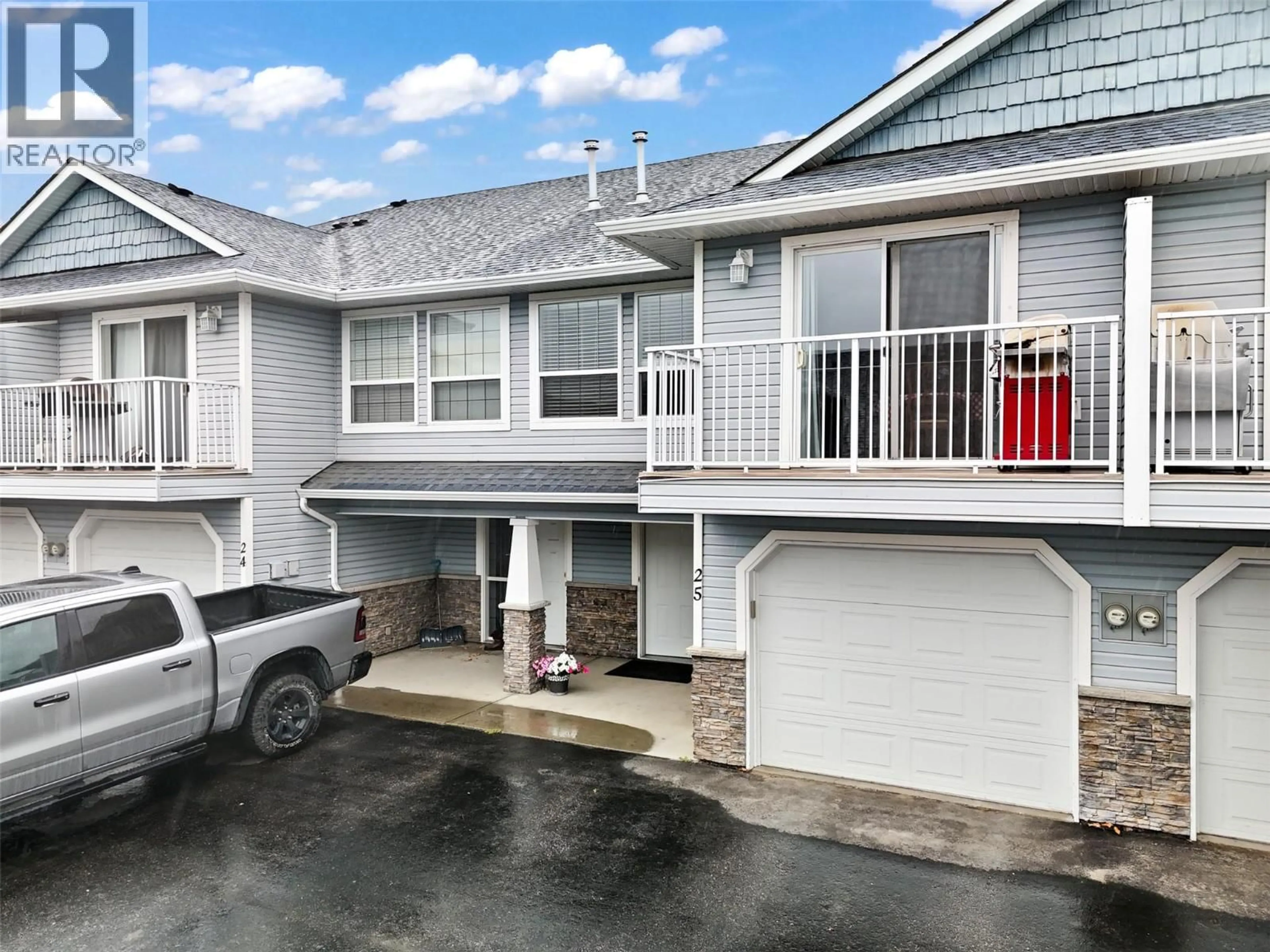 A pic from outside/outdoor area/front of a property/back of a property/a pic from drone, street for 25 - 1945 GRASSLANDS BOULEVARD, Kamloops British Columbia V2B8T3