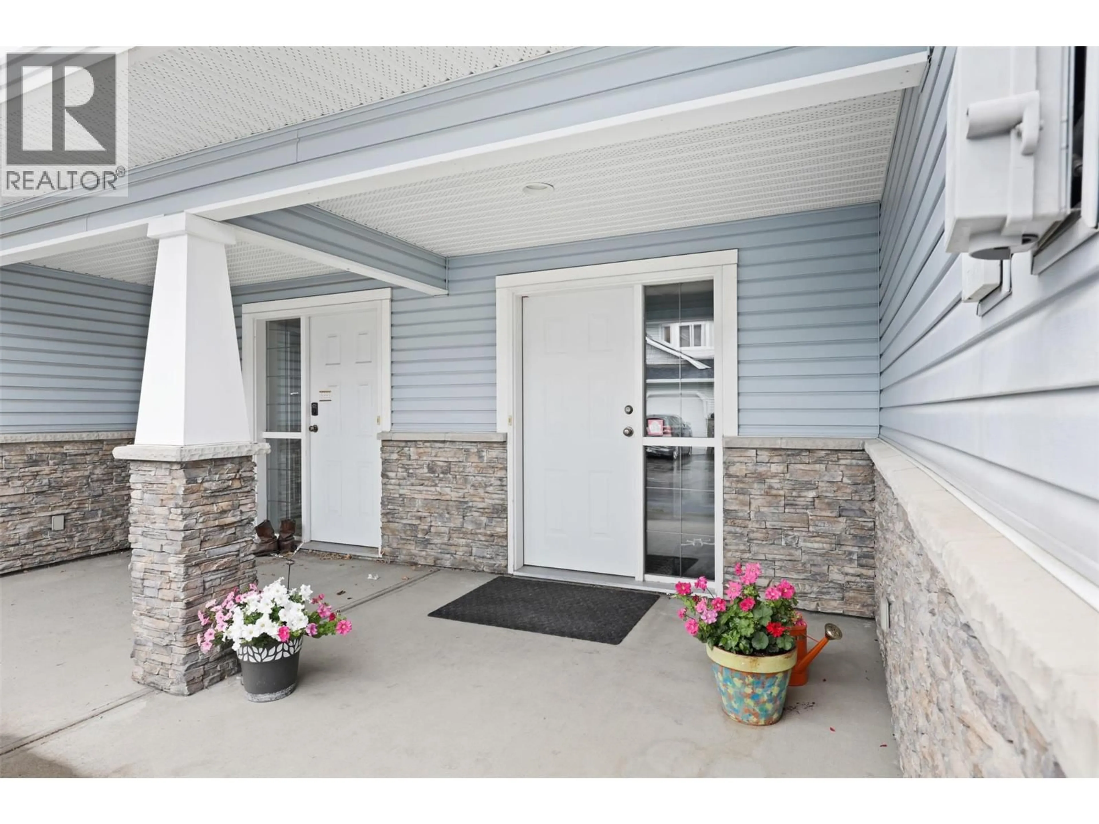 Indoor entryway for 25 - 1945 GRASSLANDS BOULEVARD, Kamloops British Columbia V2B8T3