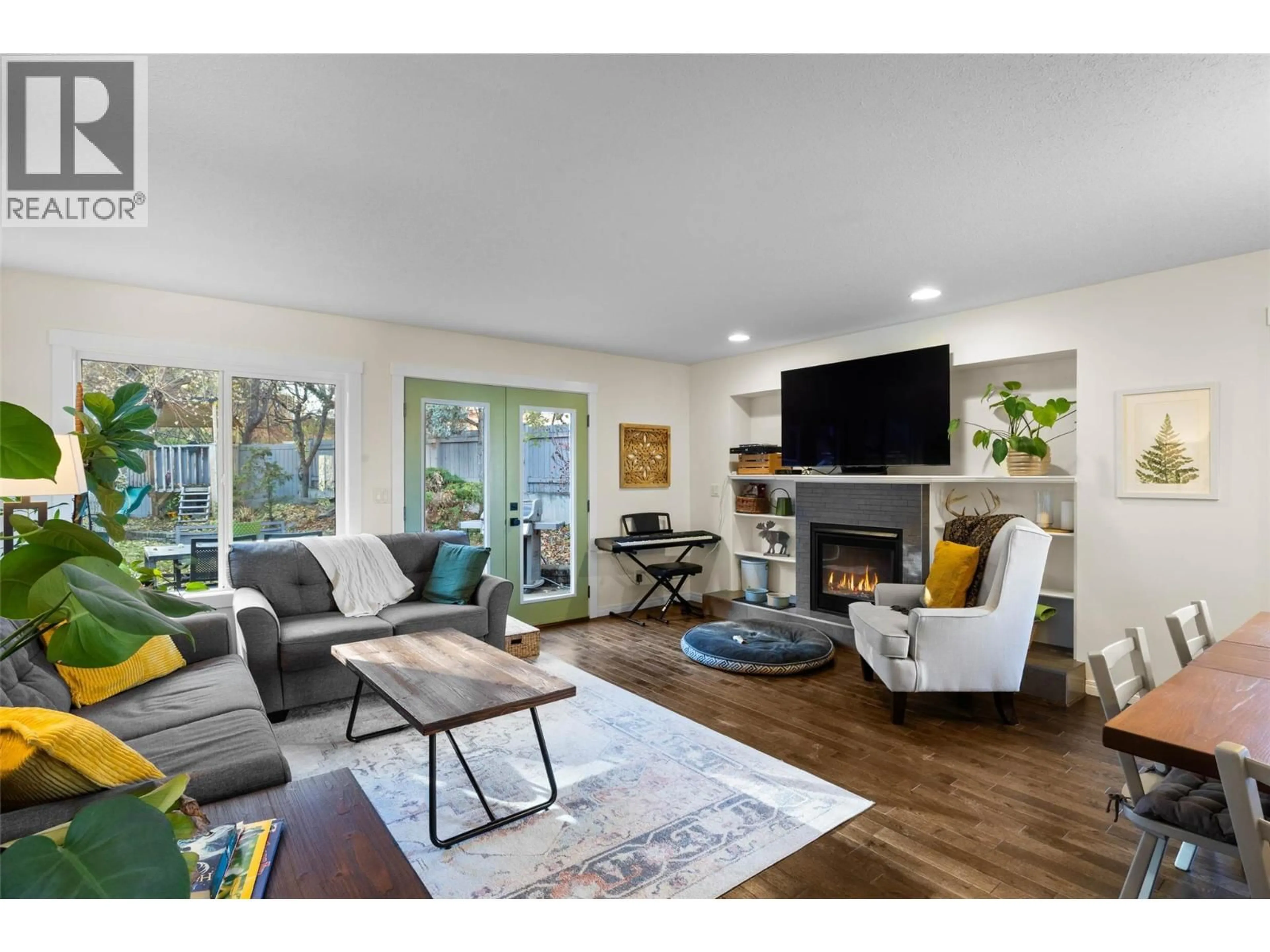 Living room with furniture, wood/laminate floor for 1912 THE PINNACLES OTHER, Kamloops British Columbia V2E2L3