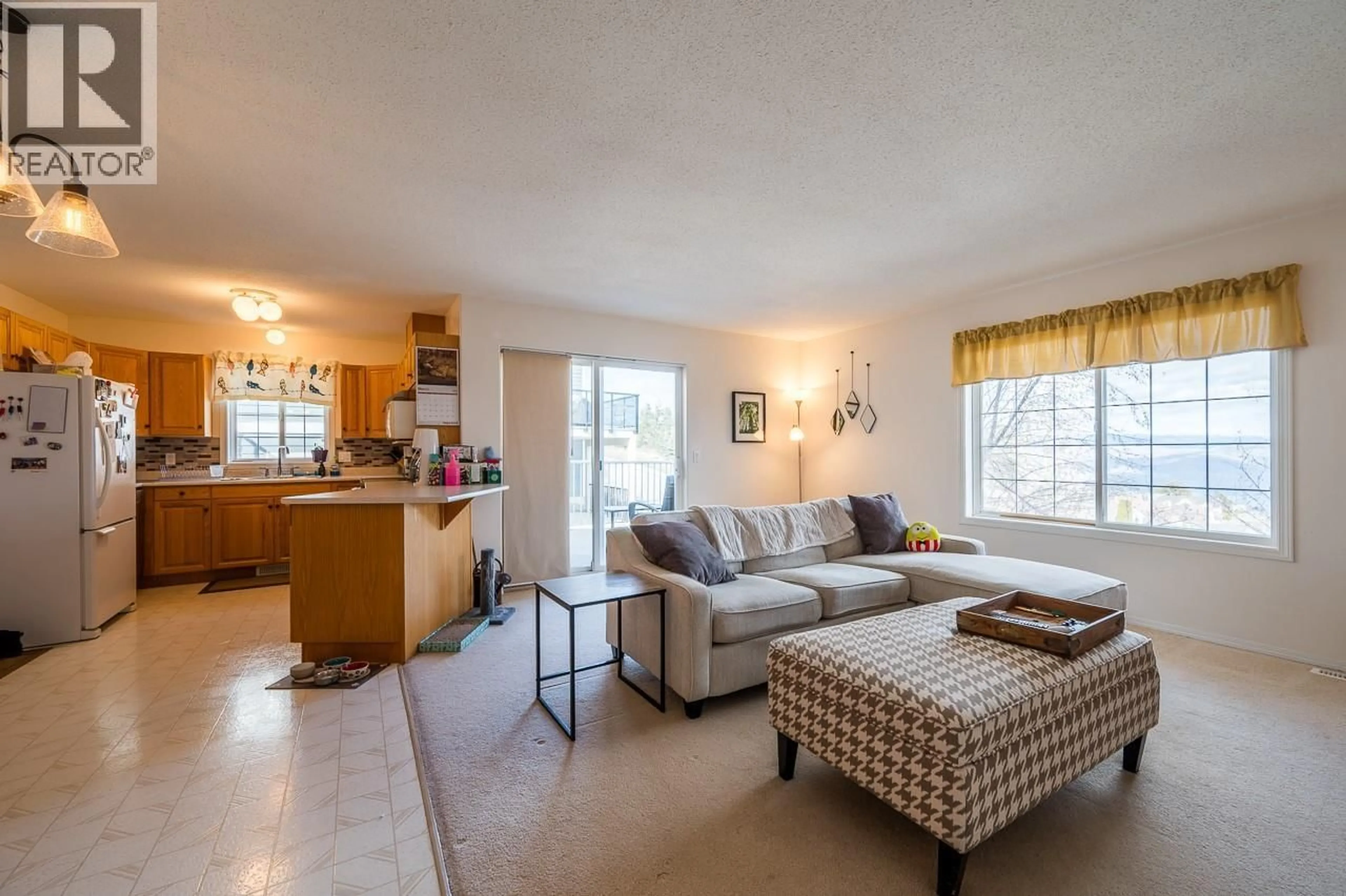 Living room with furniture, unknown for 4 - 726 DUNROBIN DRIVE, Kamloops British Columbia V1S1X3