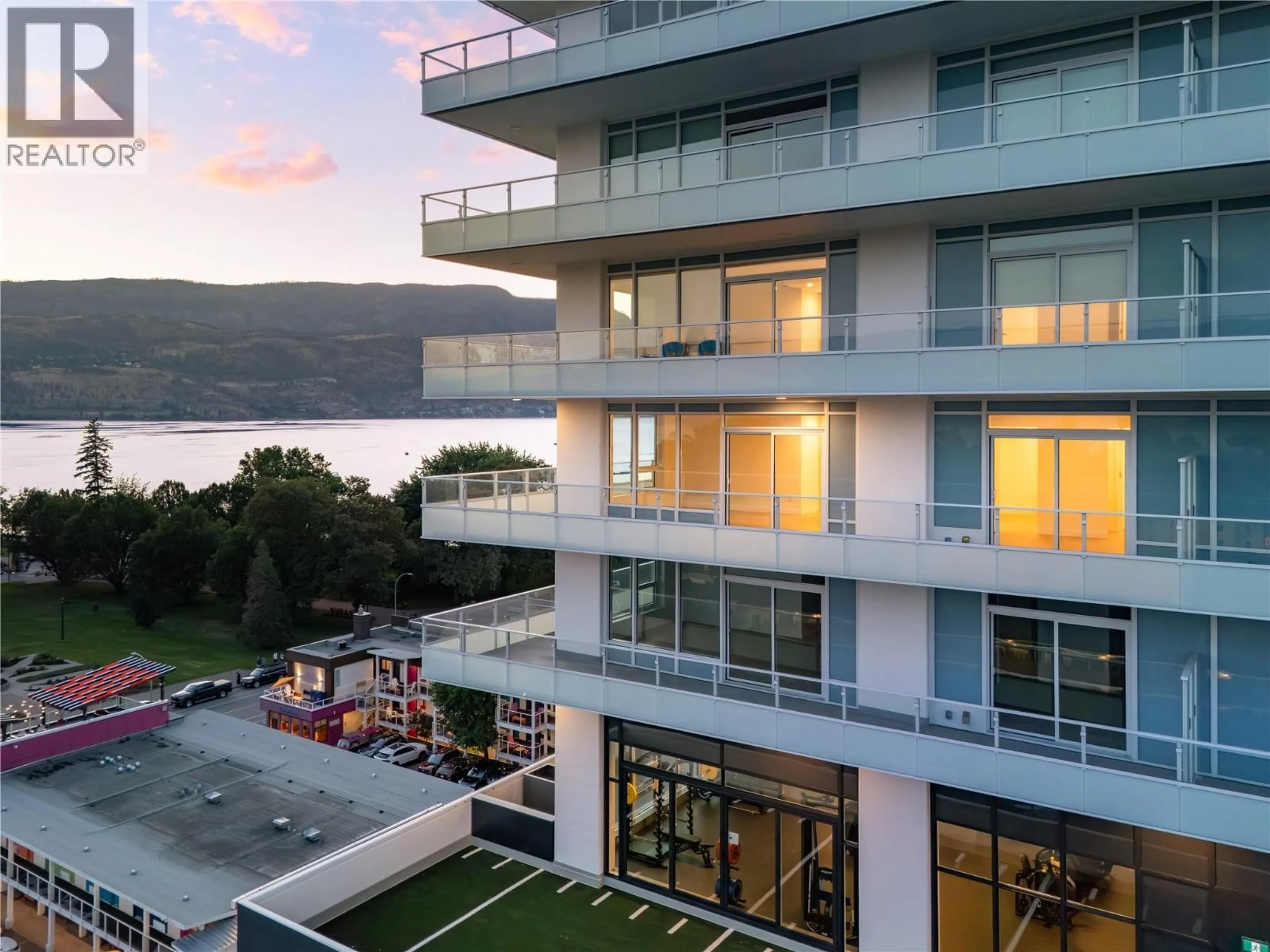 A pic from outside/outdoor area/front of a property/back of a property/a pic from drone, unknown for 807 - 238 LEON AVENUE, Kelowna British Columbia V1Y0N6
