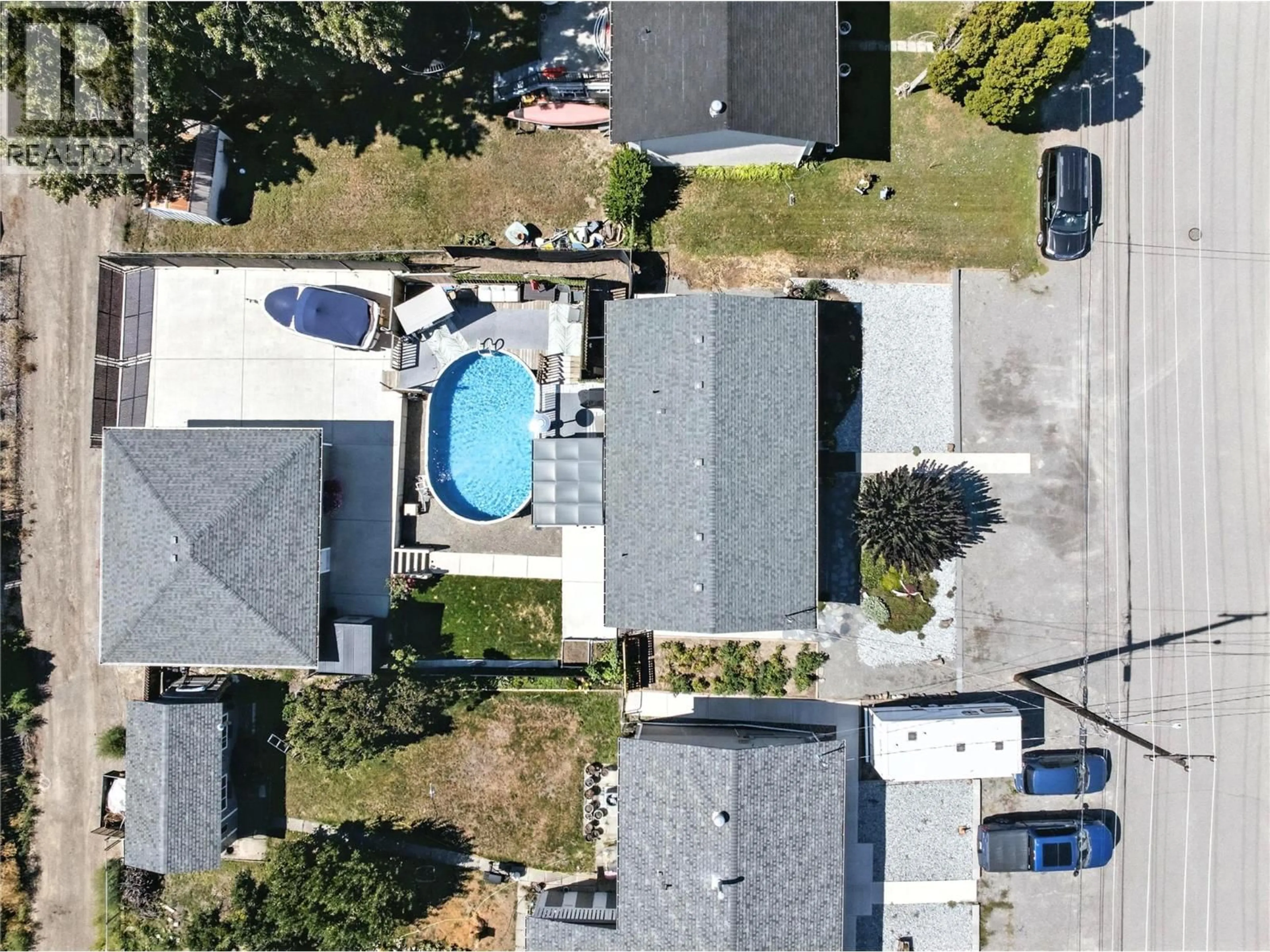 A pic from outside/outdoor area/front of a property/back of a property/a pic from drone, street for 891 PEMBROKE AVENUE, Kamloops British Columbia V2B1Z2