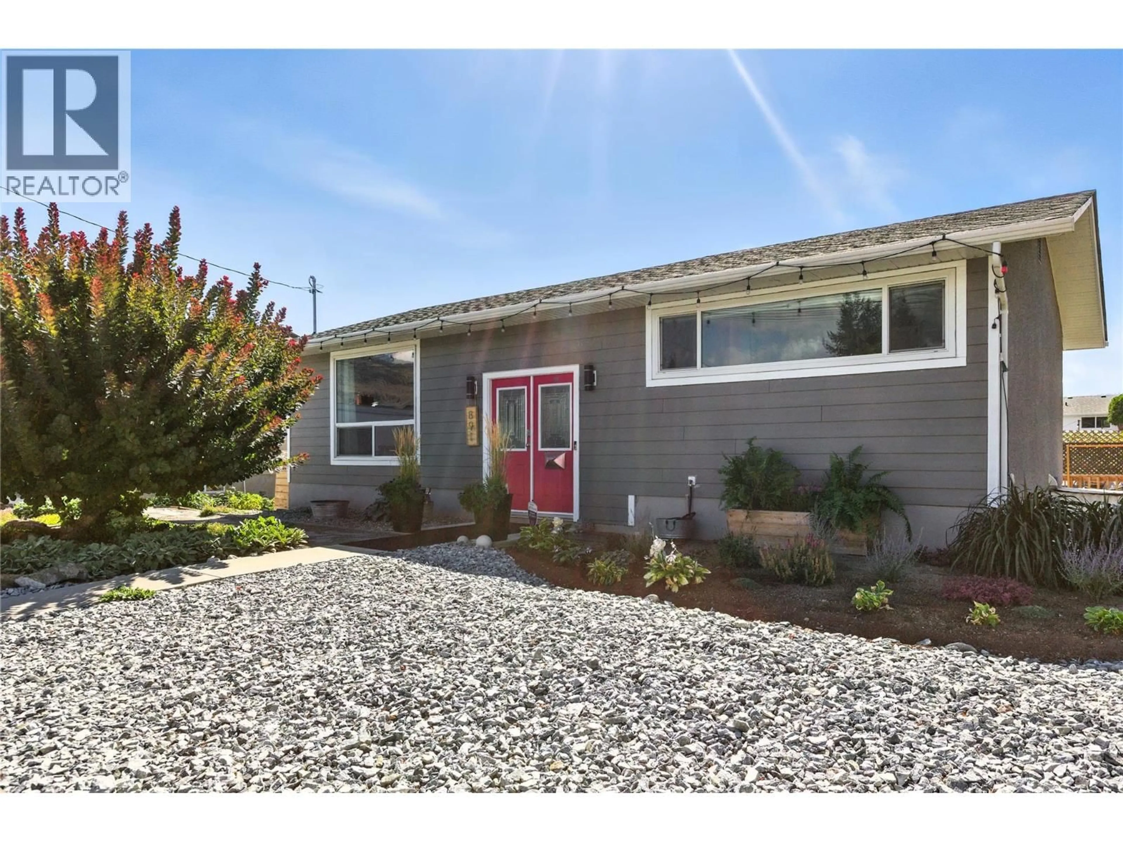 Home with vinyl exterior material, street for 891 PEMBROKE AVENUE, Kamloops British Columbia V2B1Z2