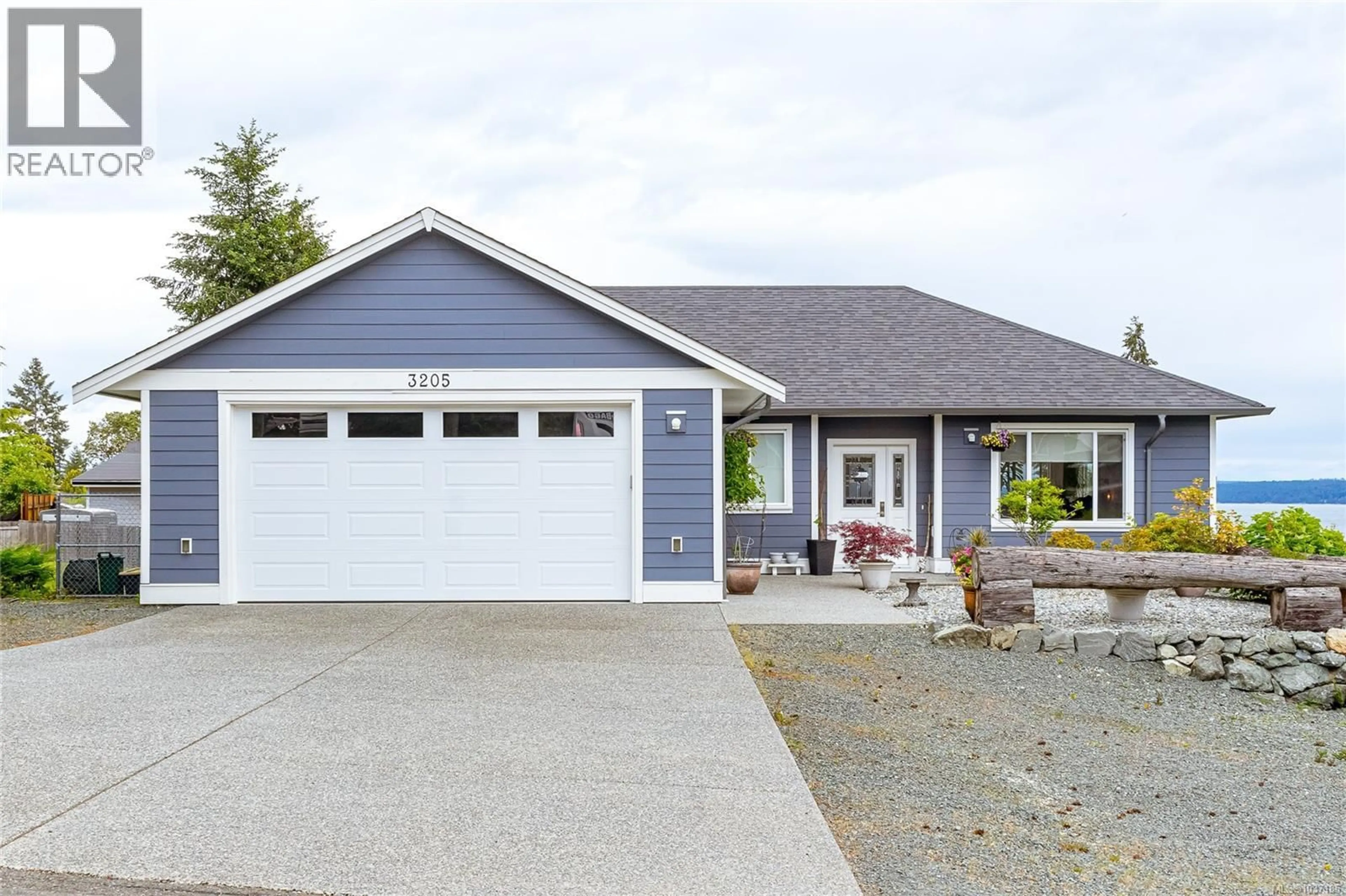 Home with vinyl exterior material, street for 3205 DOUGLAS STREET, Chemainus British Columbia V0R1K2