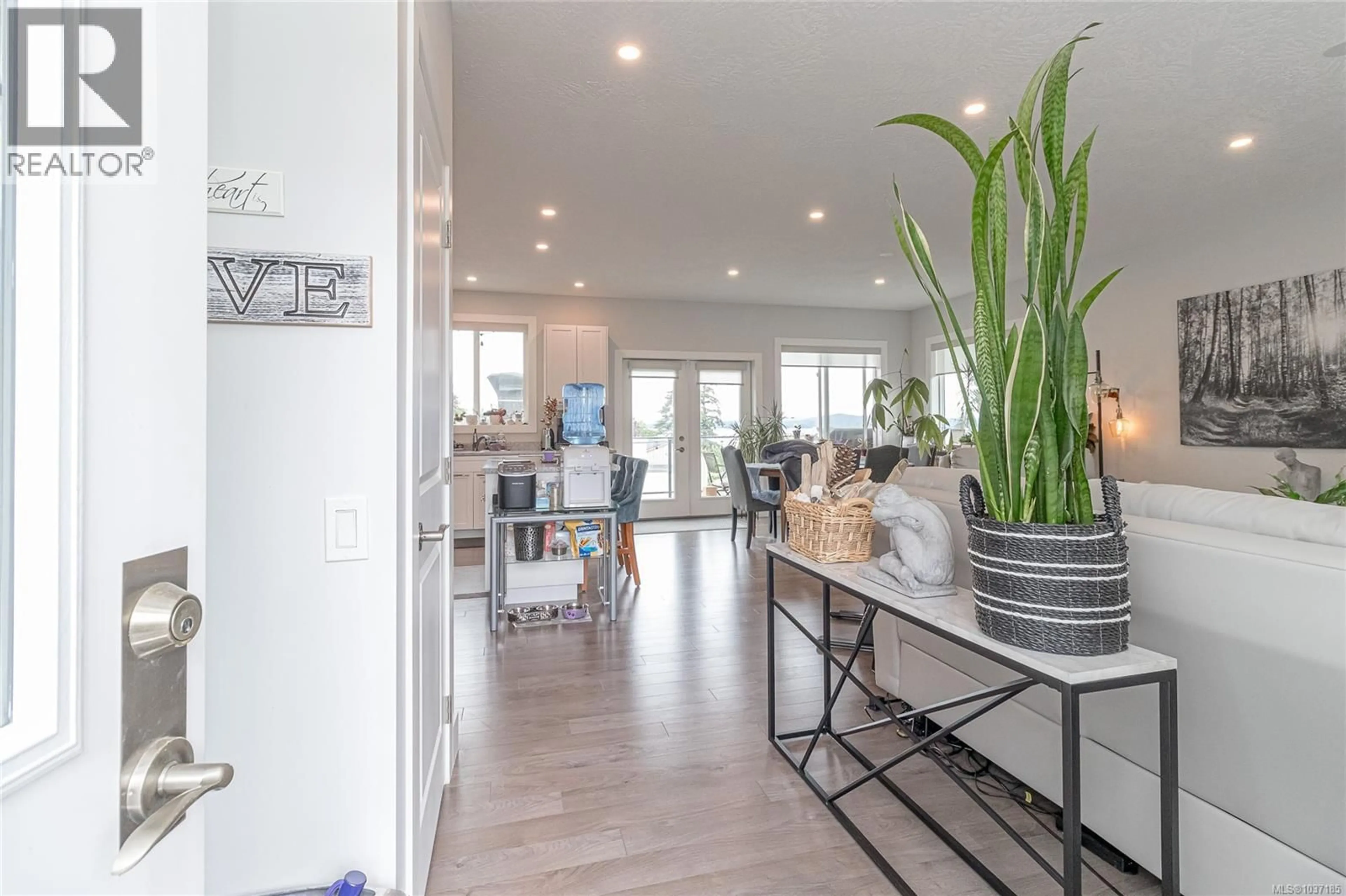 Indoor entryway for 3205 DOUGLAS STREET, Chemainus British Columbia V0R1K2