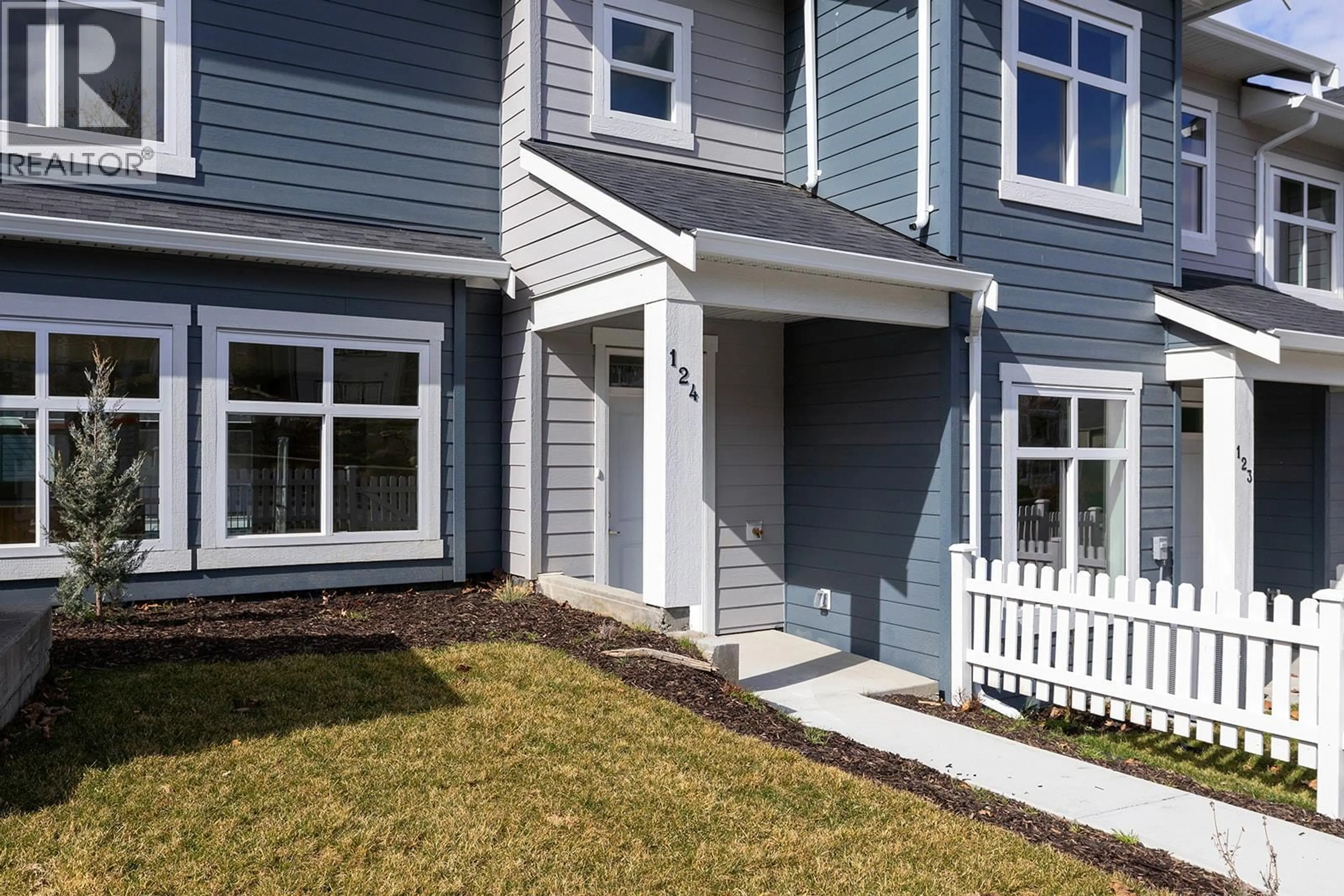 Home with vinyl exterior material, street for 124 - 5300 MAIN STREET, Kelowna British Columbia V1W0C1