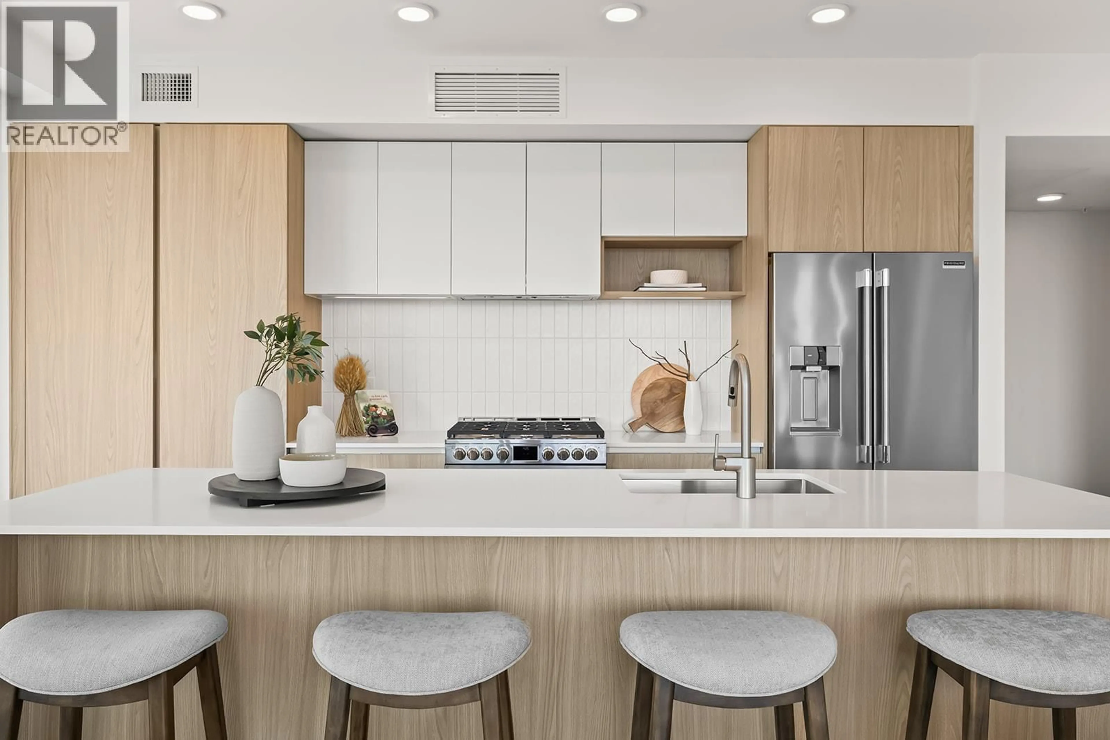 Contemporary kitchen, unknown for 404 - 2780 OLALLA ROAD, West Kelowna British Columbia V1Z2A9