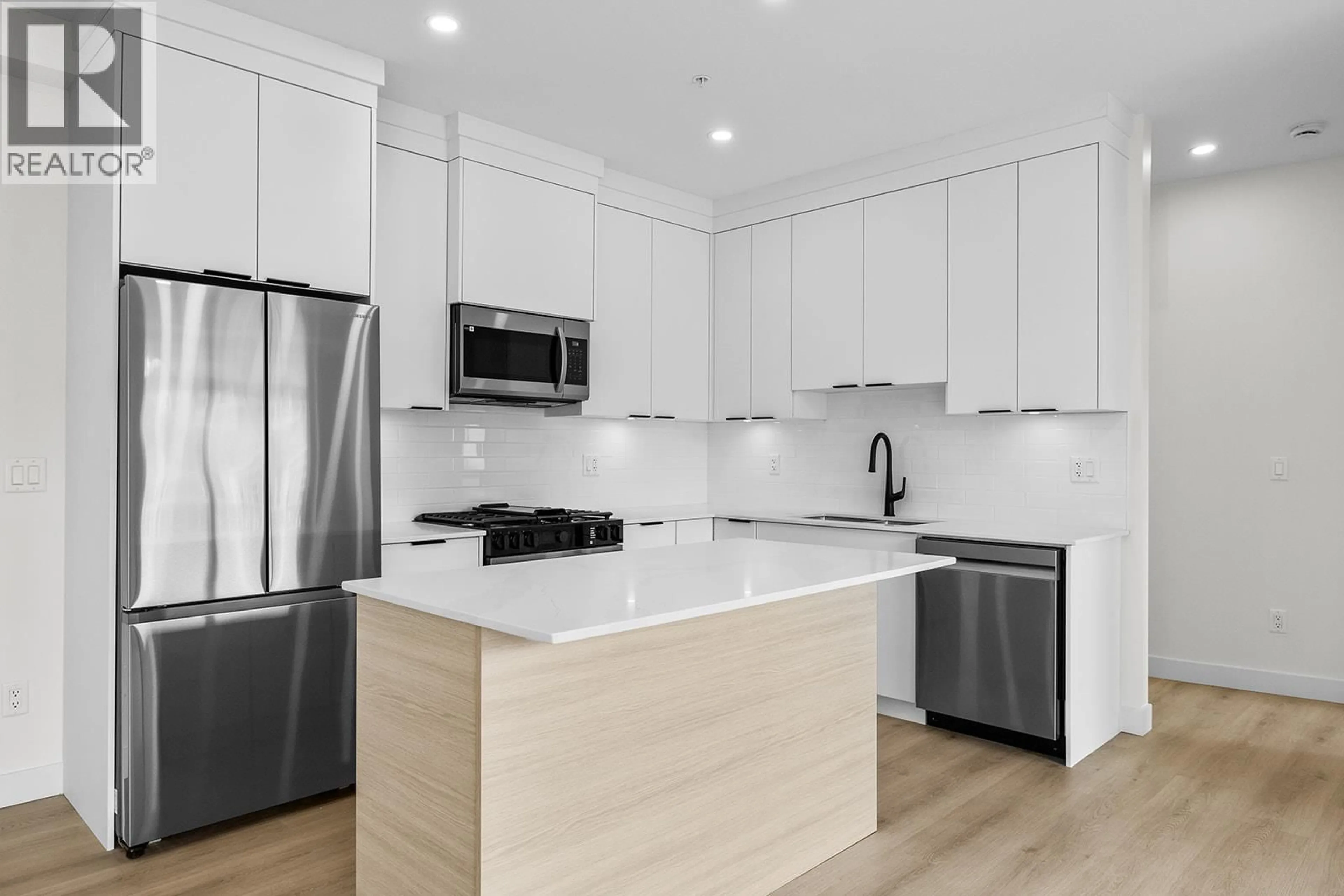 Unknown for 202 - 5300 MAIN STREET, Kelowna British Columbia V1W0C1