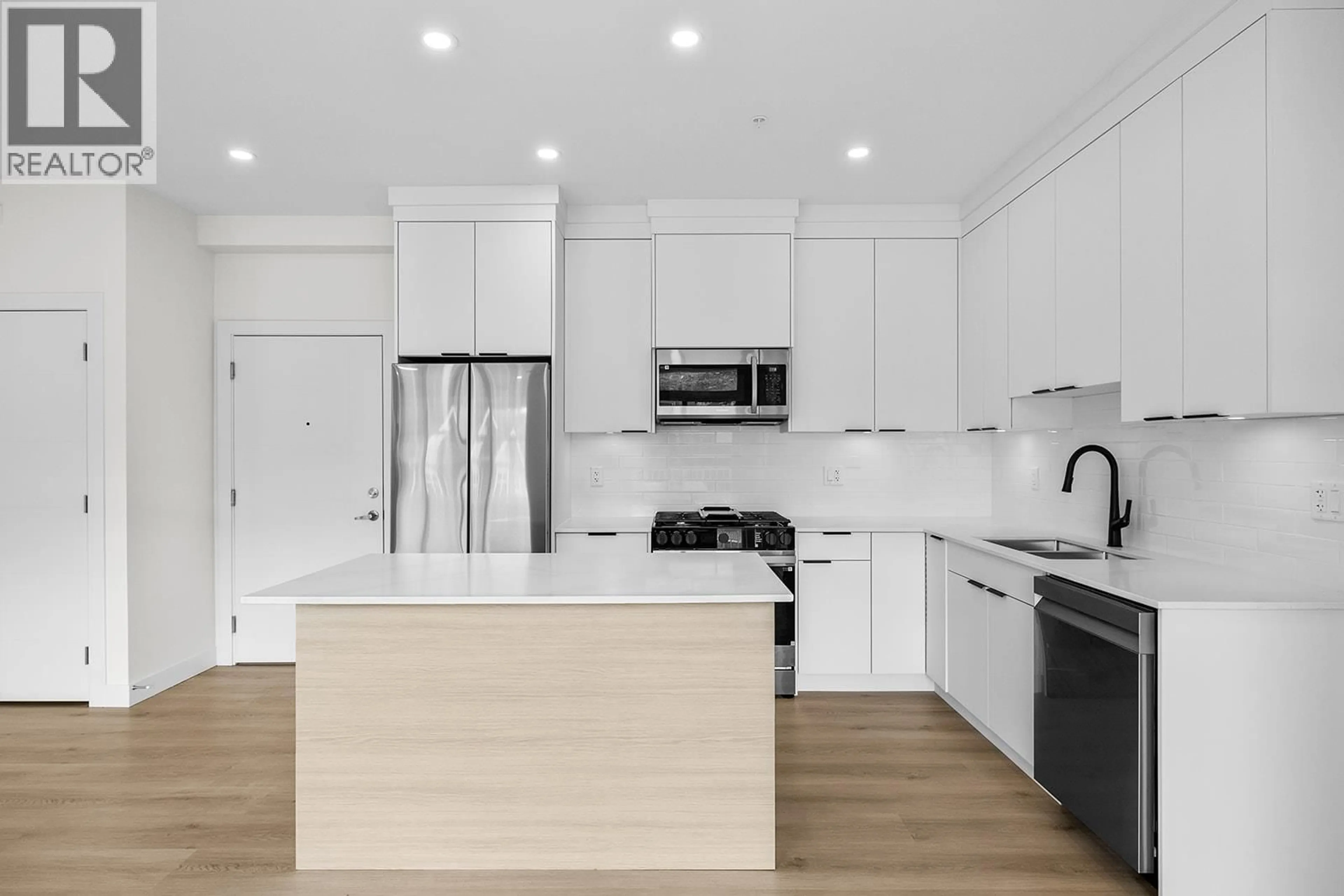 Unknown for 202 - 5300 MAIN STREET, Kelowna British Columbia V1W0C1