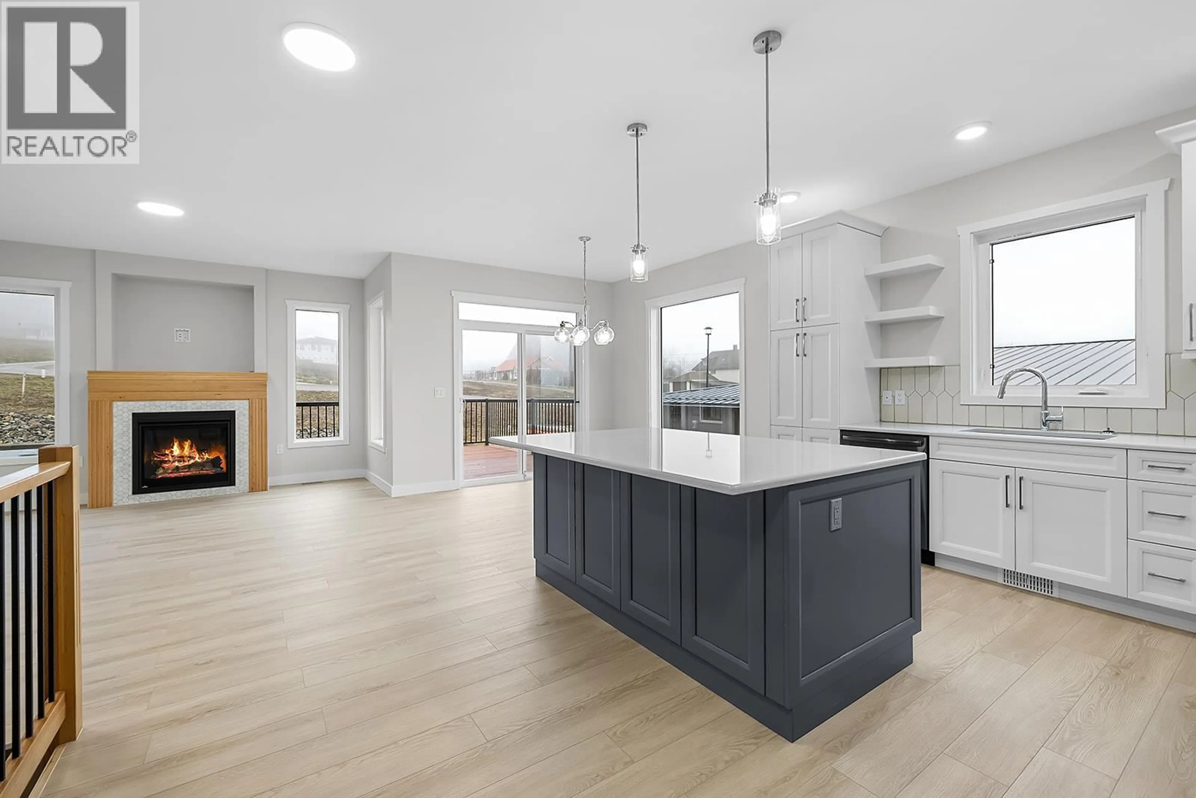 Open concept kitchen, unknown for 712 MOUNTAIN VIEW CRESCENT, Creston British Columbia V0B1G5