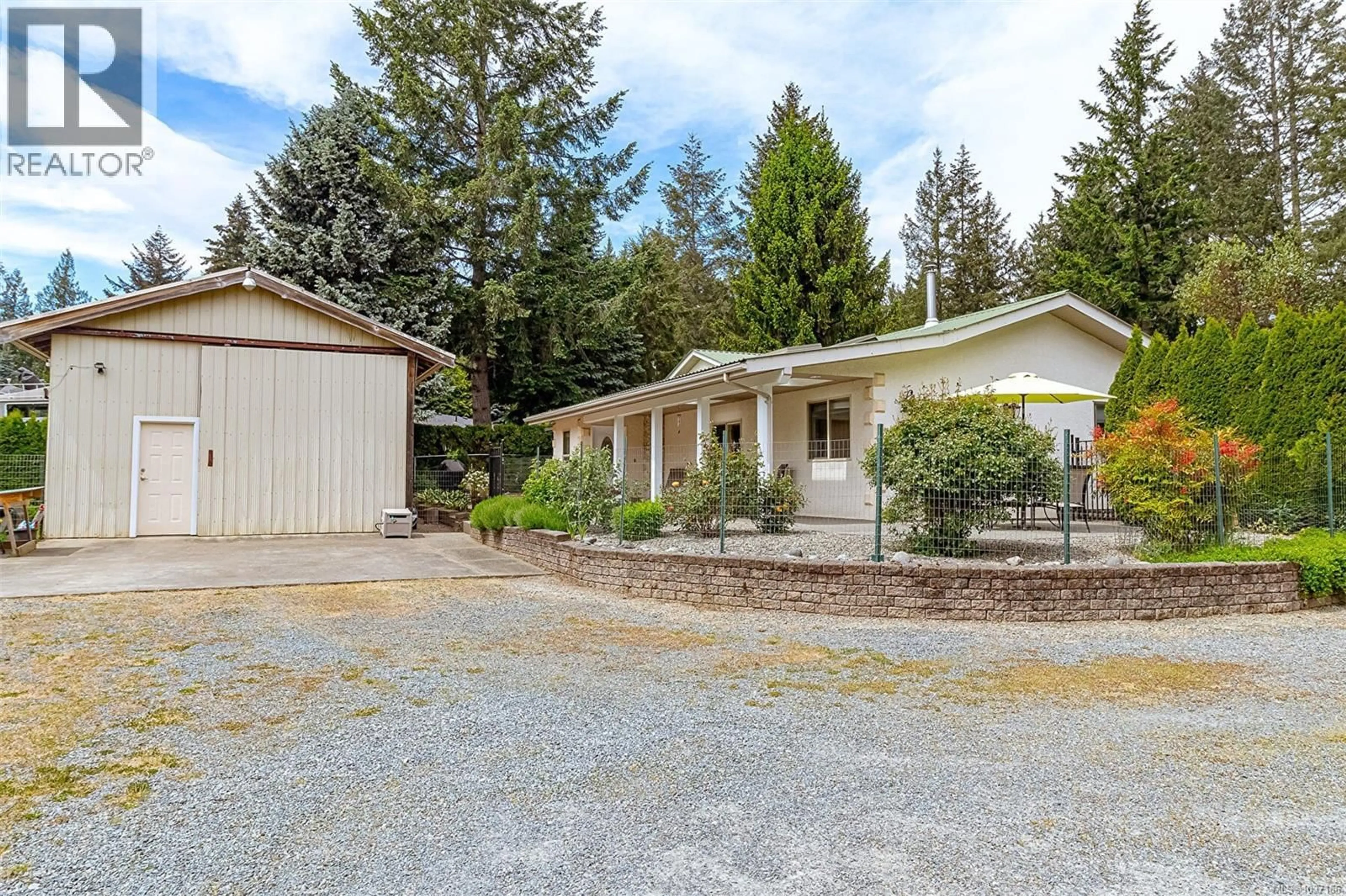 A pic from outside/outdoor area/front of a property/back of a property/a pic from drone, street for 3352 RIDGEVIEW CRESCENT, Cobble Hill British Columbia V8H0C4