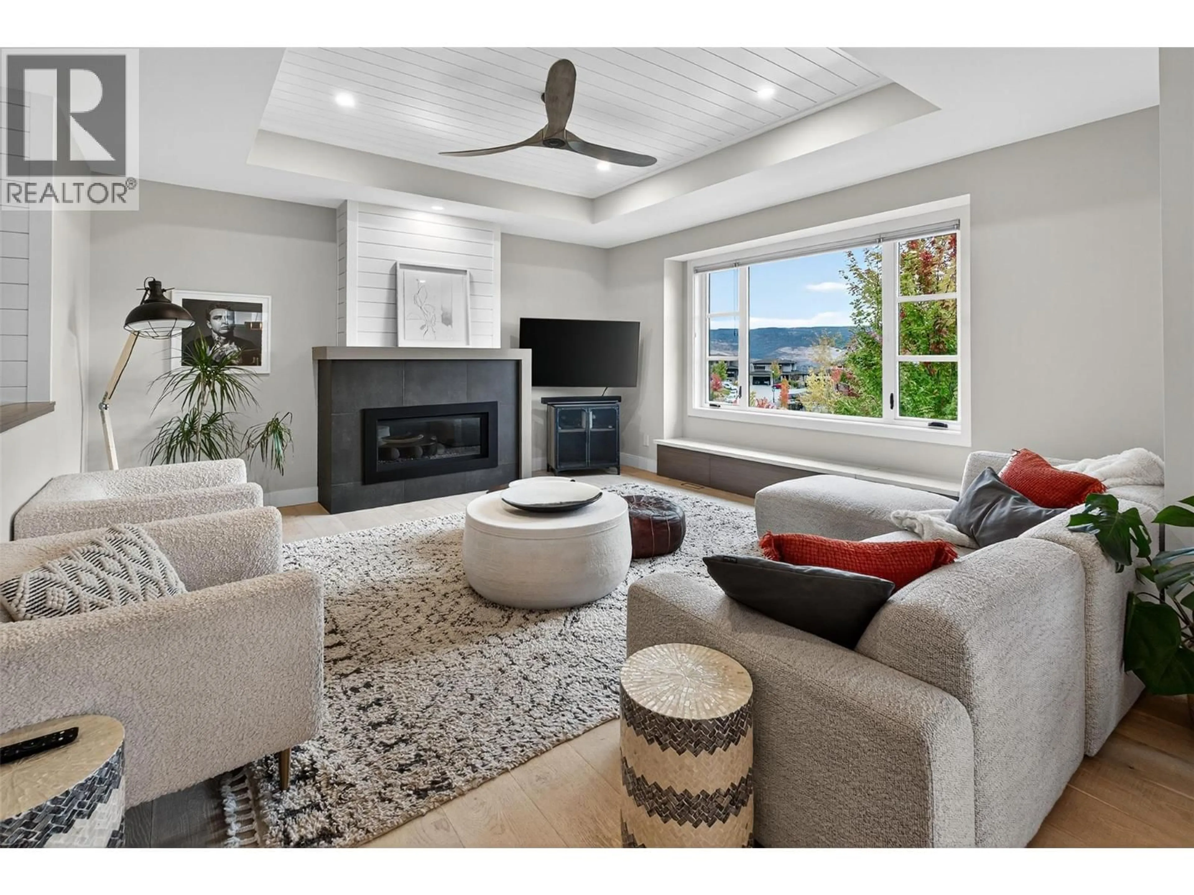 Living room with furniture, unknown for 209 SUMMER WOOD DRIVE, Kelowna British Columbia V1V0C9