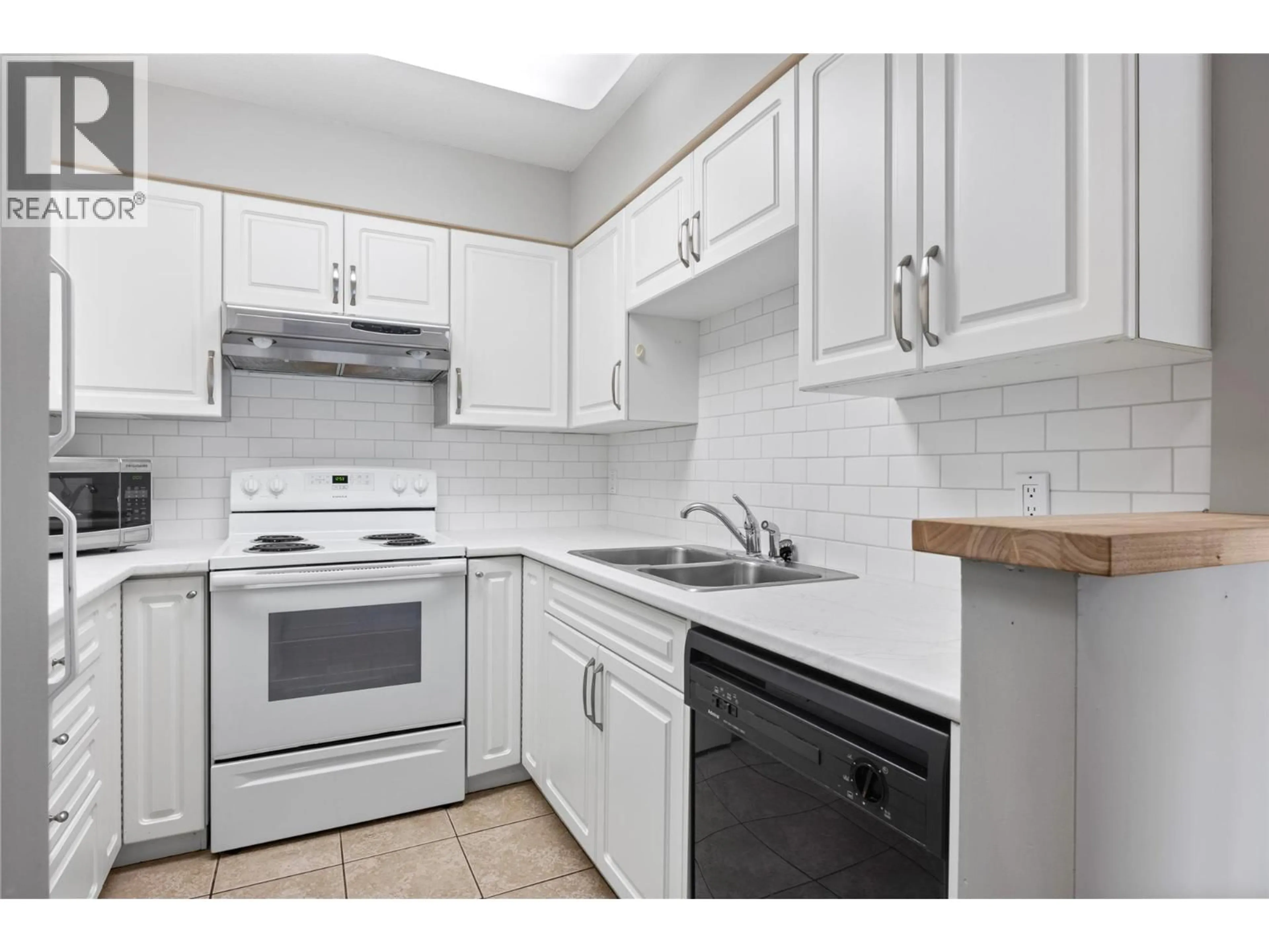 Standard kitchen, unknown for 318 - 1170 HUGH ALLAN DRIVE, Kamloops British Columbia V1S1T5