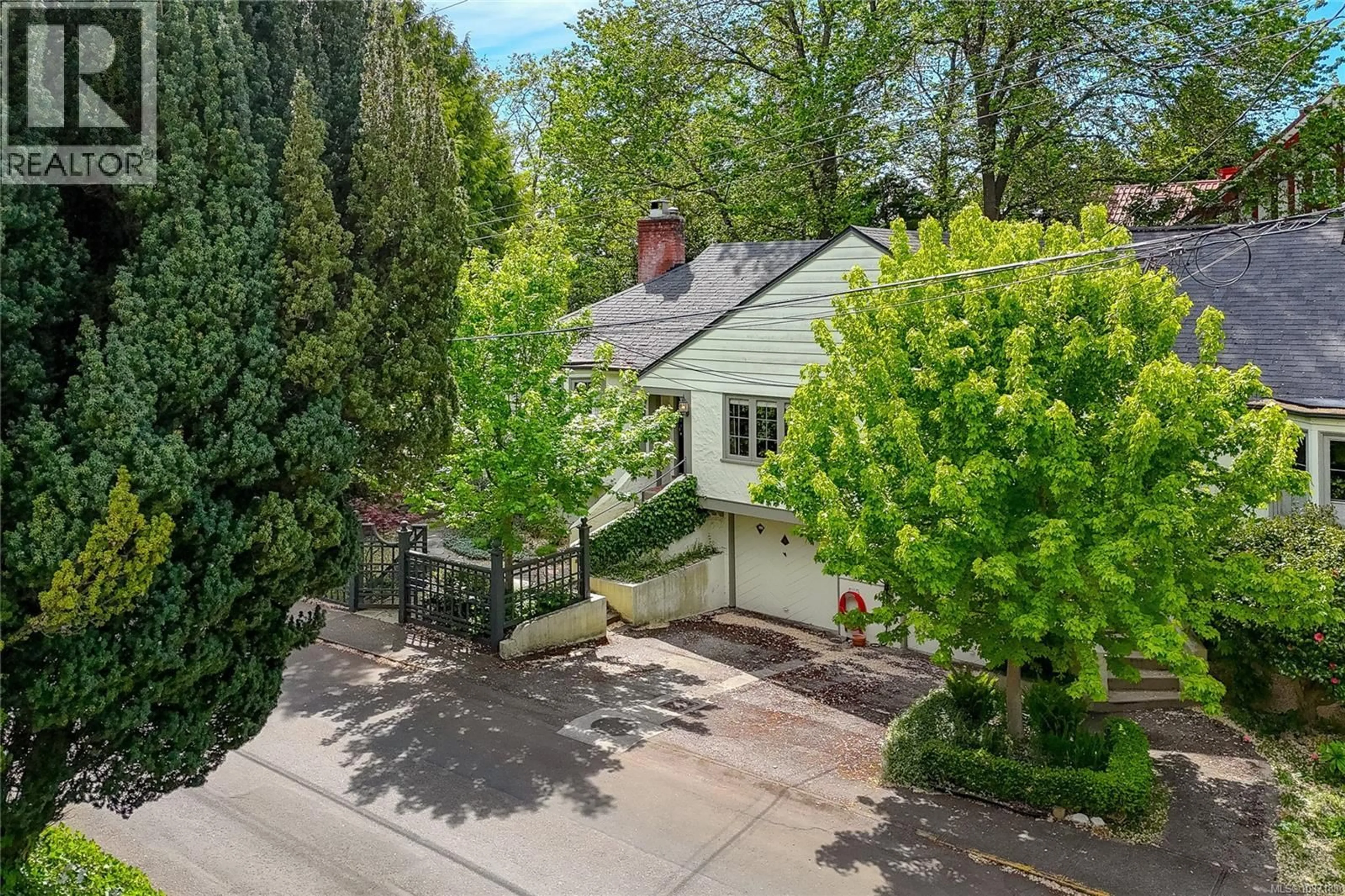 A pic from outside/outdoor area/front of a property/back of a property/a pic from drone, street for 812 LANGHAM COURT, Victoria British Columbia V8V4J2