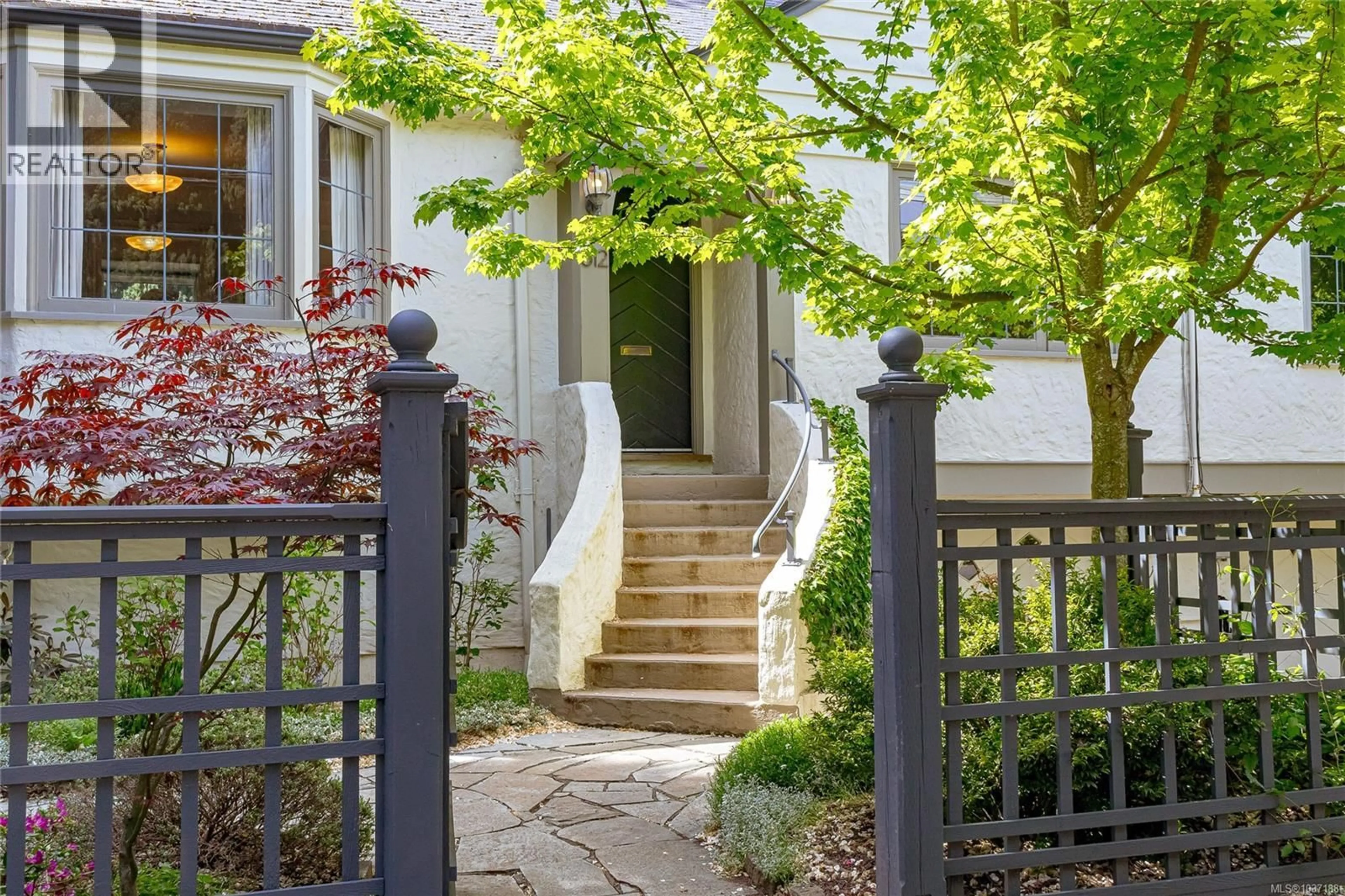 Unknown for 812 LANGHAM COURT, Victoria British Columbia V8V4J2