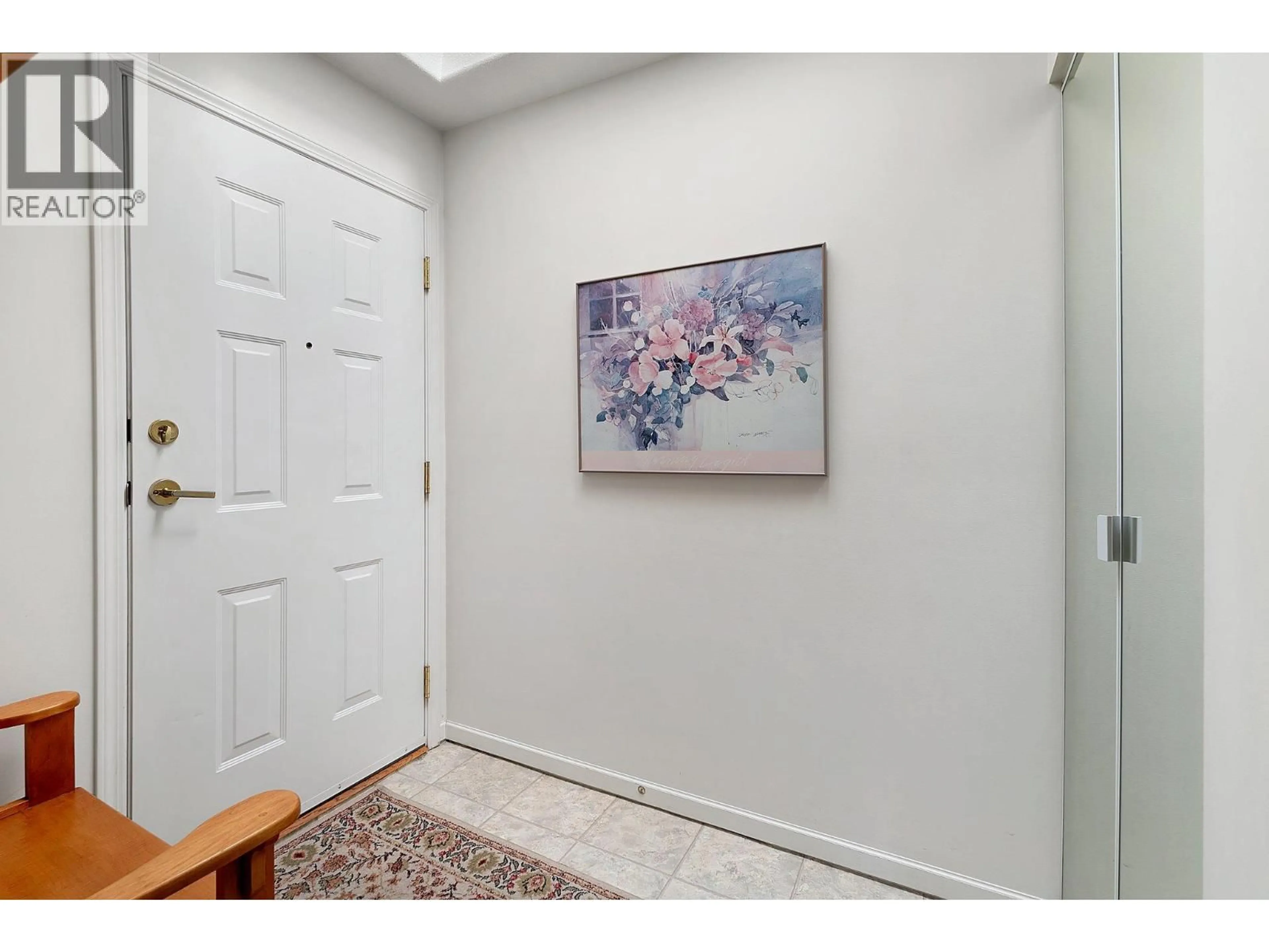 Indoor entryway for 302 - 940 GLENWOOD AVENUE, Kelowna British Columbia V1Y9P2
