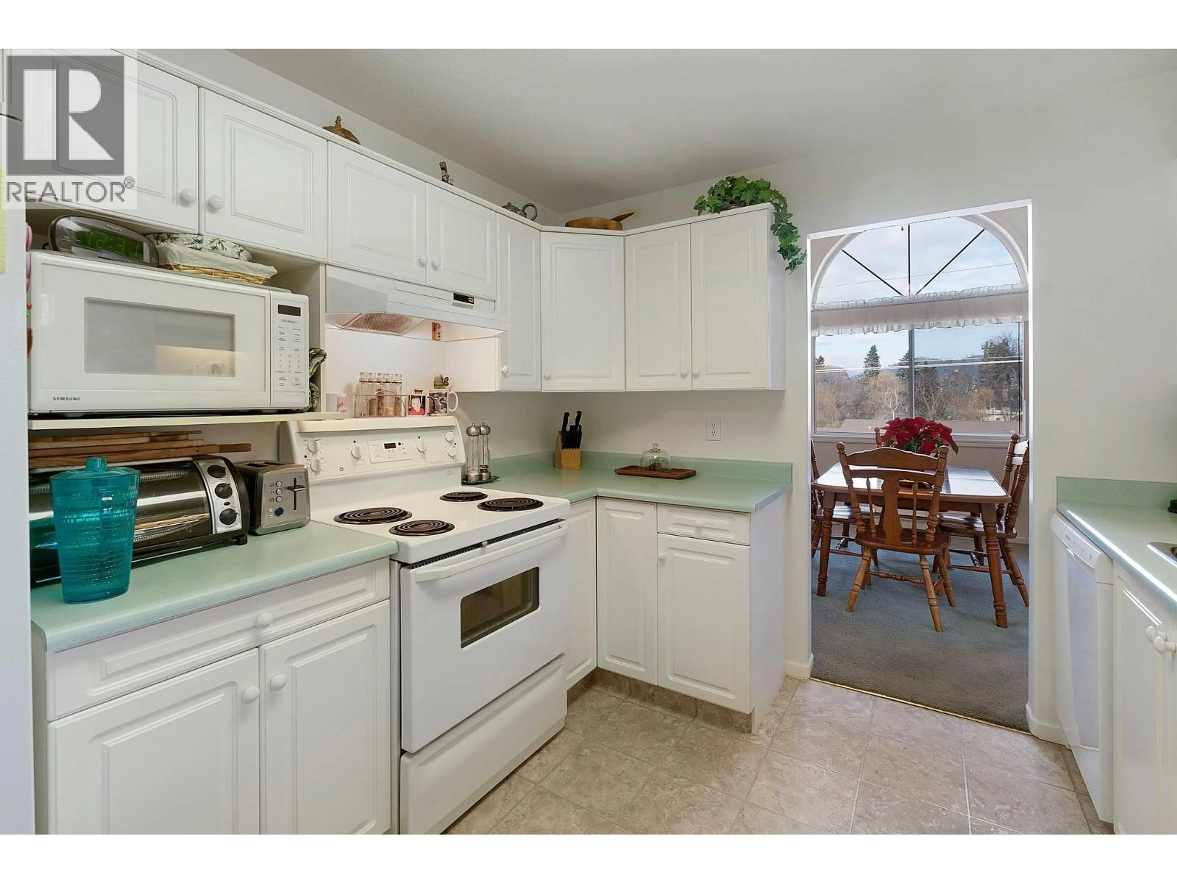 Standard kitchen, ceramic/tile floor for 302 - 940 GLENWOOD AVENUE, Kelowna British Columbia V1Y9P2
