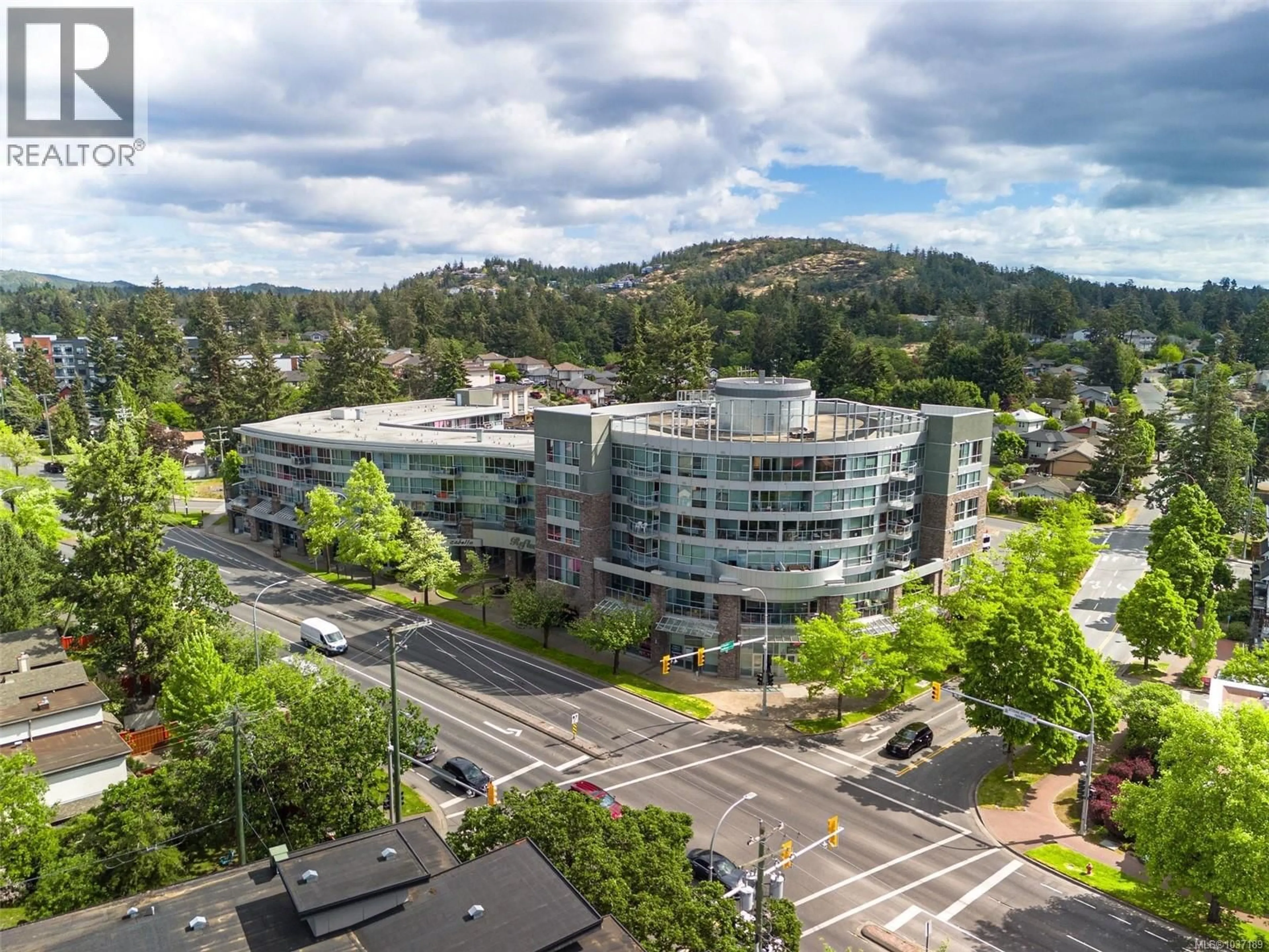 A pic from outside/outdoor area/front of a property/back of a property/a pic from drone, mountain view for 532 - 2745 VETERANS MEMORIAL PARKWAY, Langford British Columbia V9B0H4