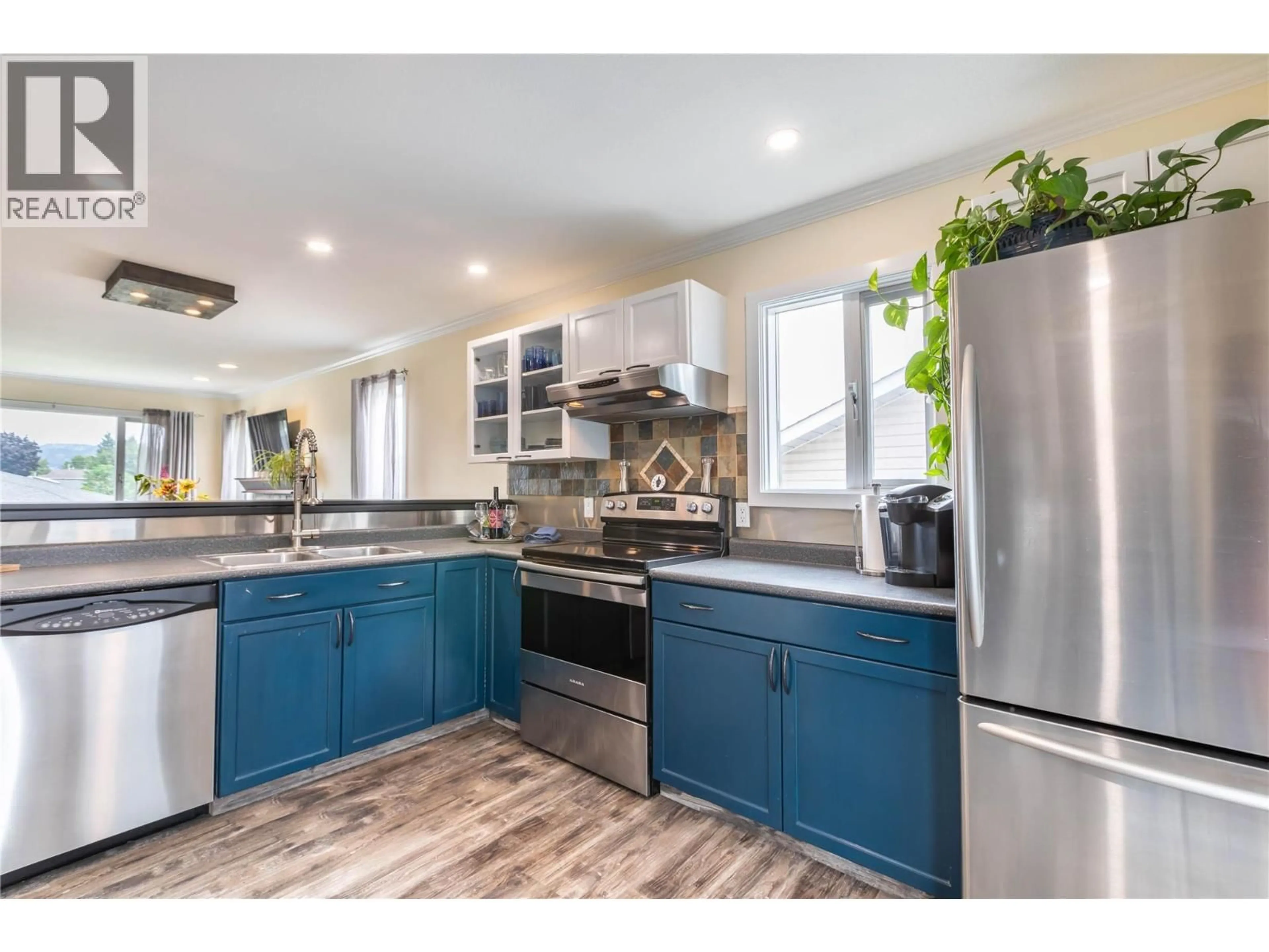 Open concept kitchen, unknown for 1415 NELSON PLACE, Kelowna British Columbia V1Y9H4