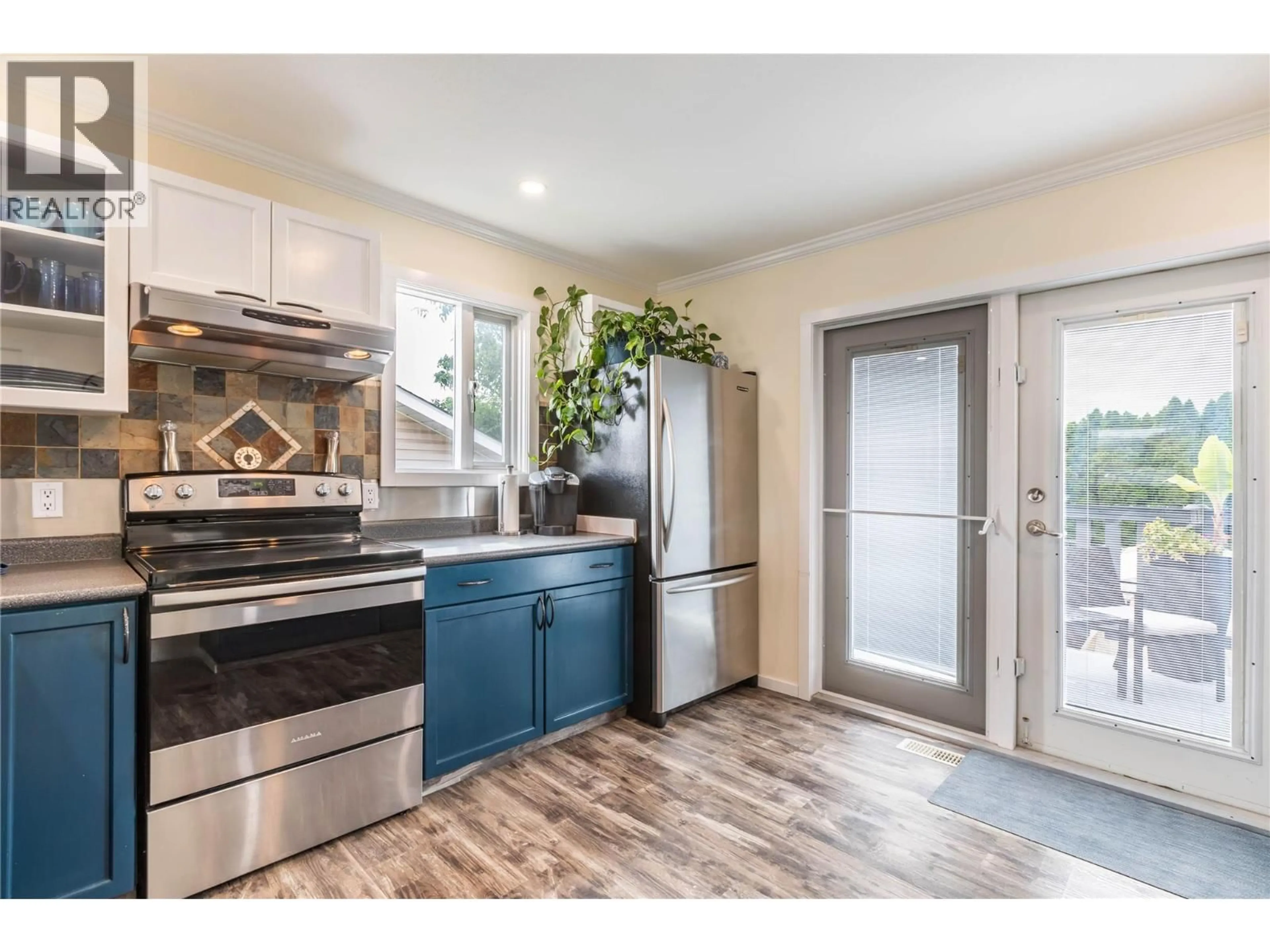 Open concept kitchen, unknown for 1415 NELSON PLACE, Kelowna British Columbia V1Y9H4