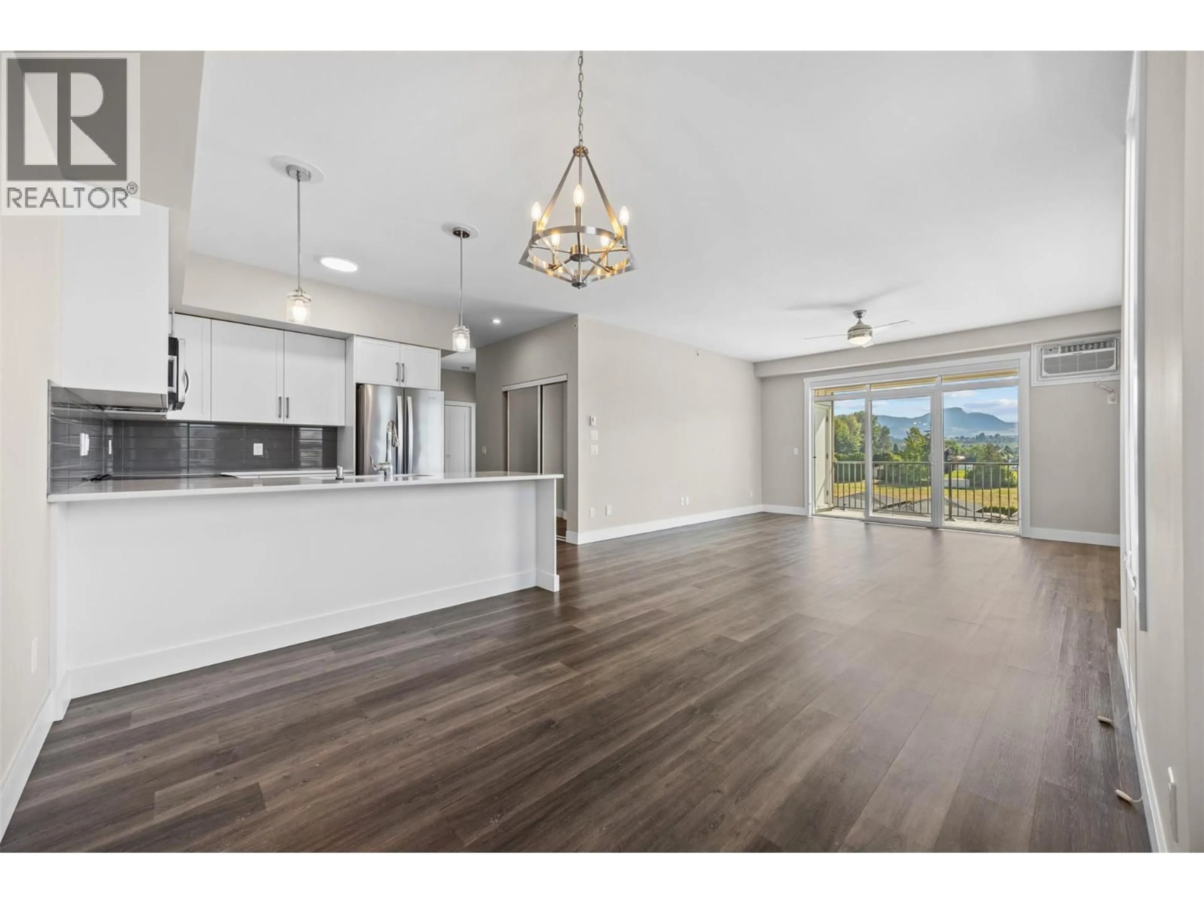 Open concept kitchen, wood/laminate floor for 313 - 3090 BURTCH ROAD, Kelowna British Columbia V1W5G9