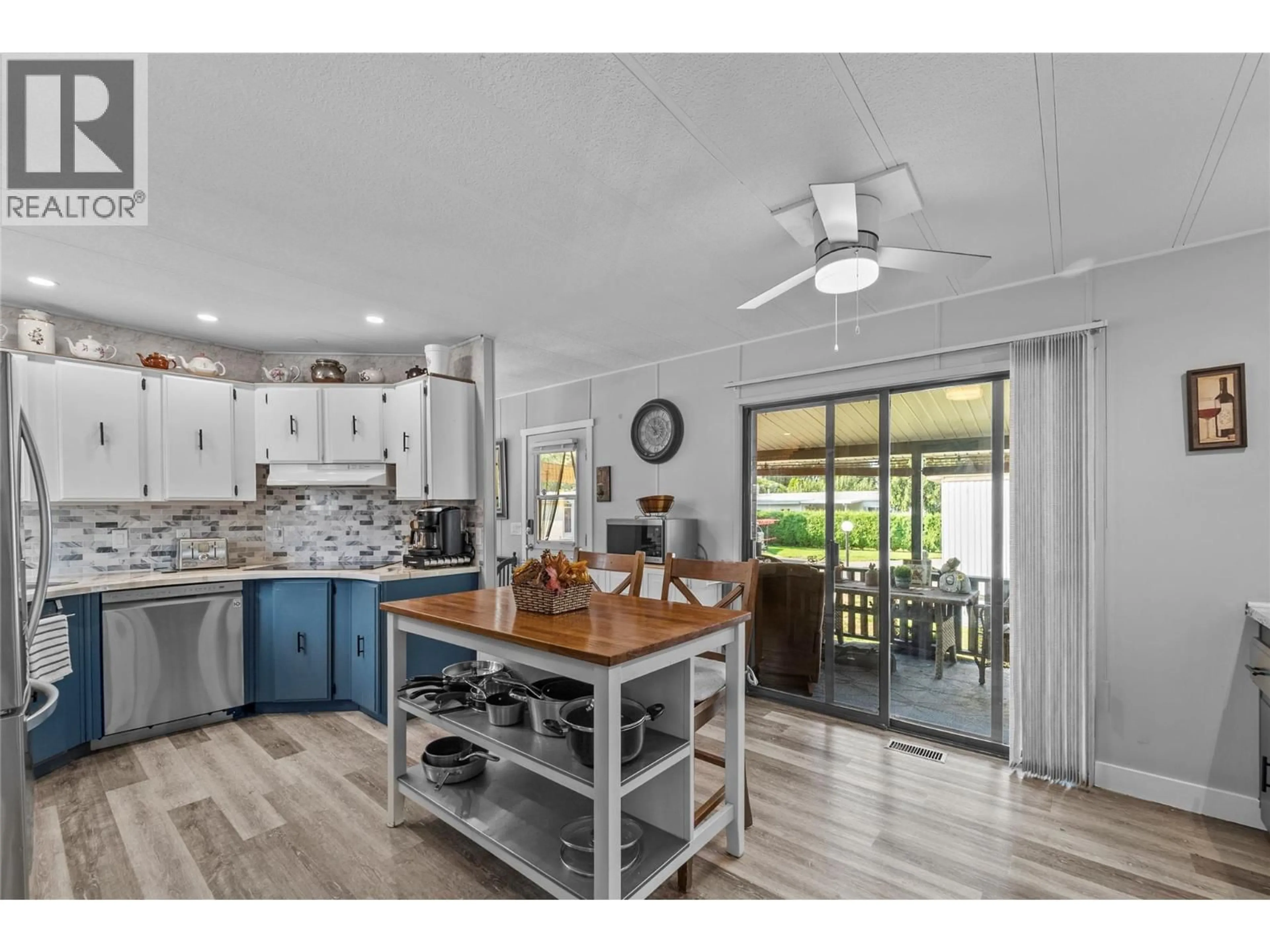 Open concept kitchen, ceramic/tile floor for 62 - 2401 ORD ROAD, Kamloops British Columbia V2B7V8