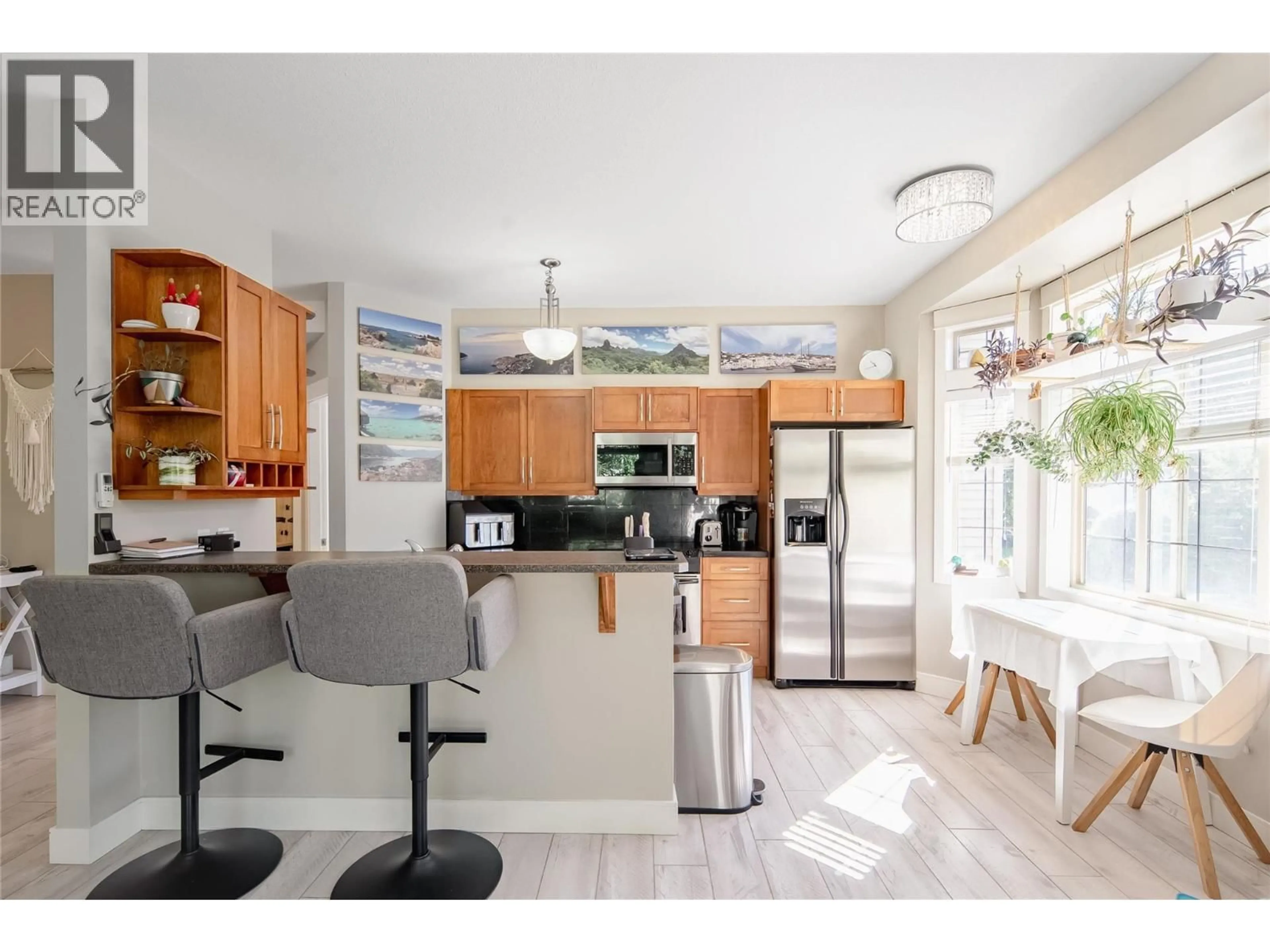 Open concept kitchen, ceramic/tile floor for 101 - 952 LAWSON AVENUE, Kelowna British Columbia V1Y6T1