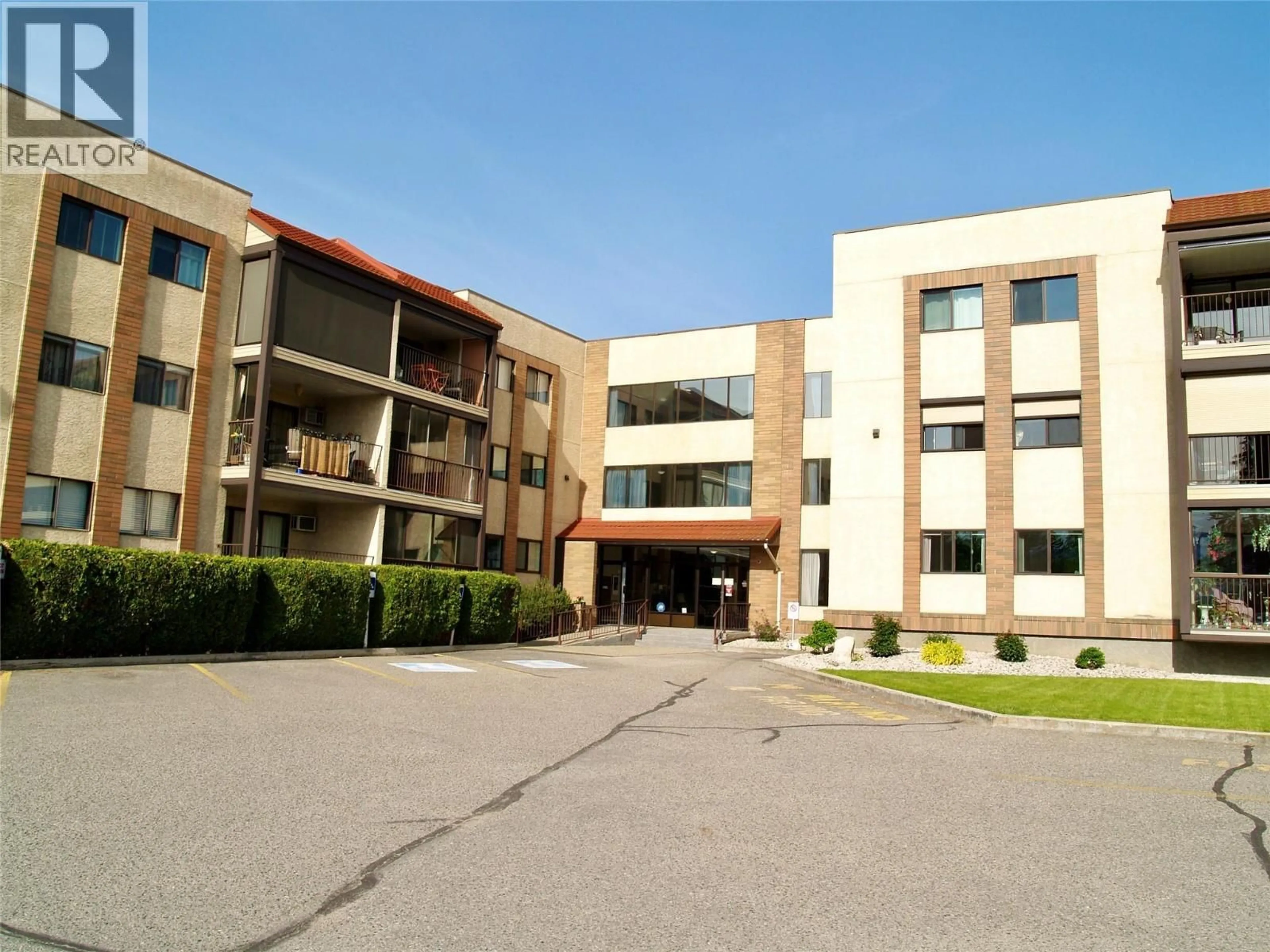 Indoor foyer for 121 - 489 HIGHWAY 33 OTHER WEST, Kelowna British Columbia V1X1Y2