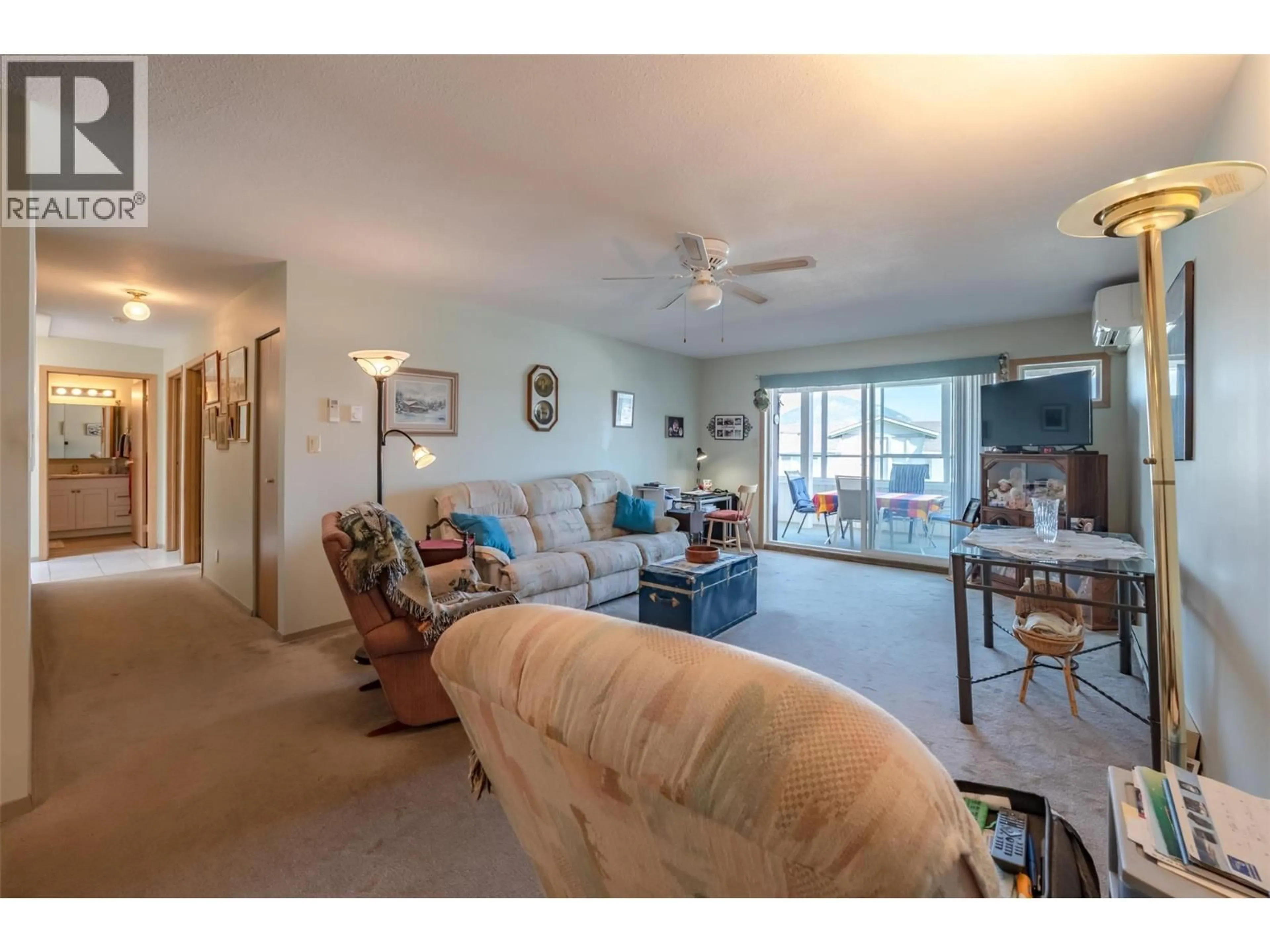 Living room with furniture, unknown for 406 - 195 WARREN AVENUE WEST, Penticton British Columbia V2A3N1