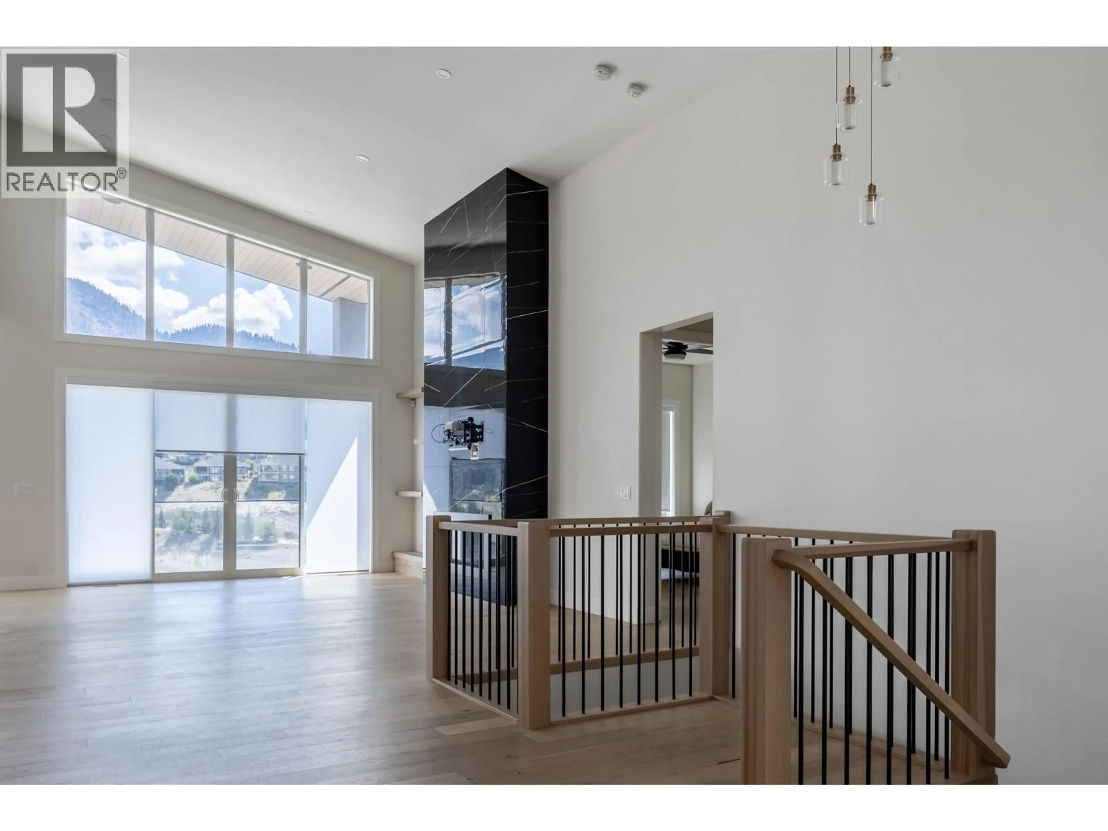 Indoor foyer for 873 ROYAL TROON LANE, Kelowna British Columbia V1P0A3