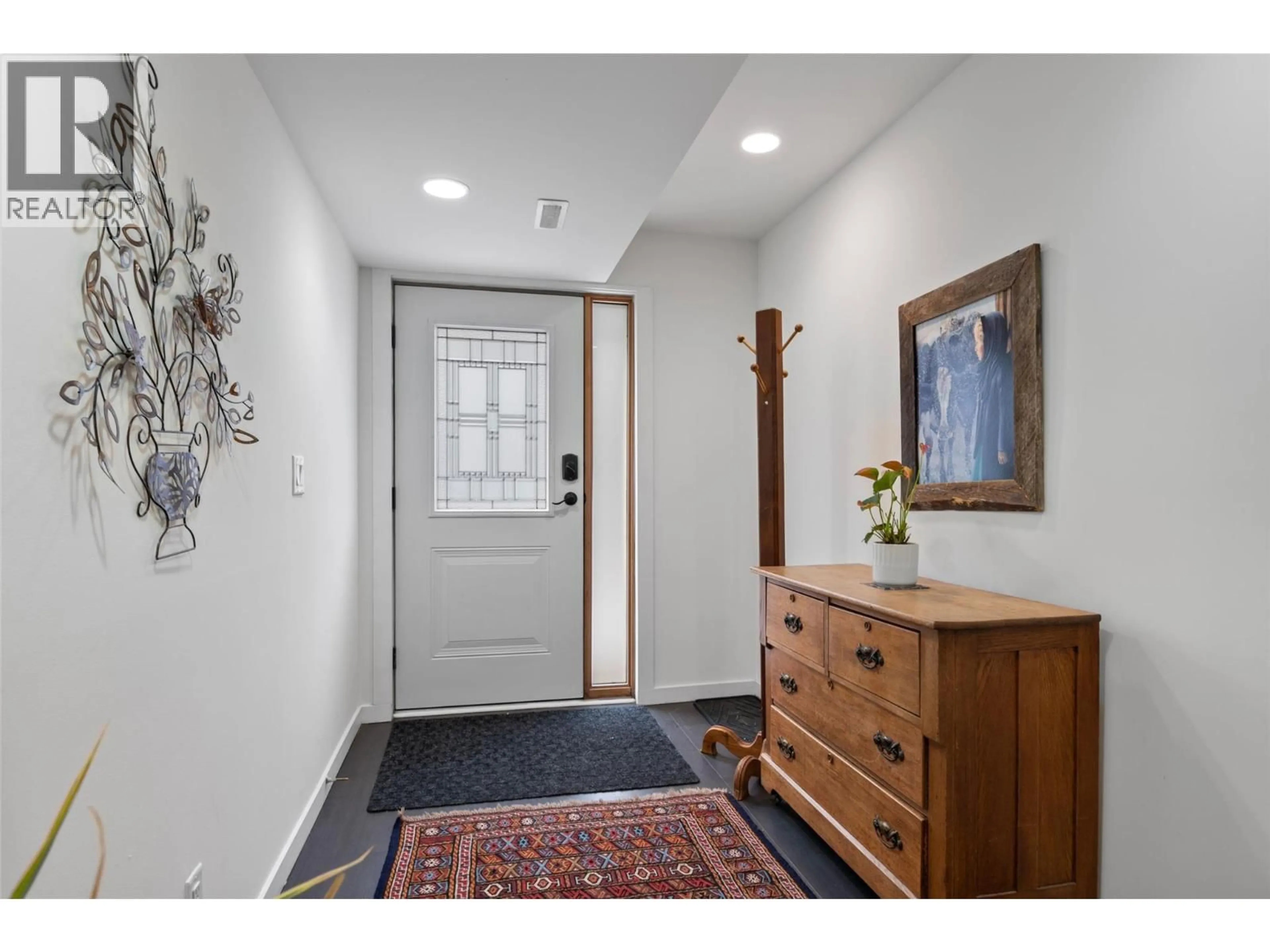 Indoor entryway for 10 - 1810 SPRINGHILL DRIVE, Kamloops British Columbia V2E1P9