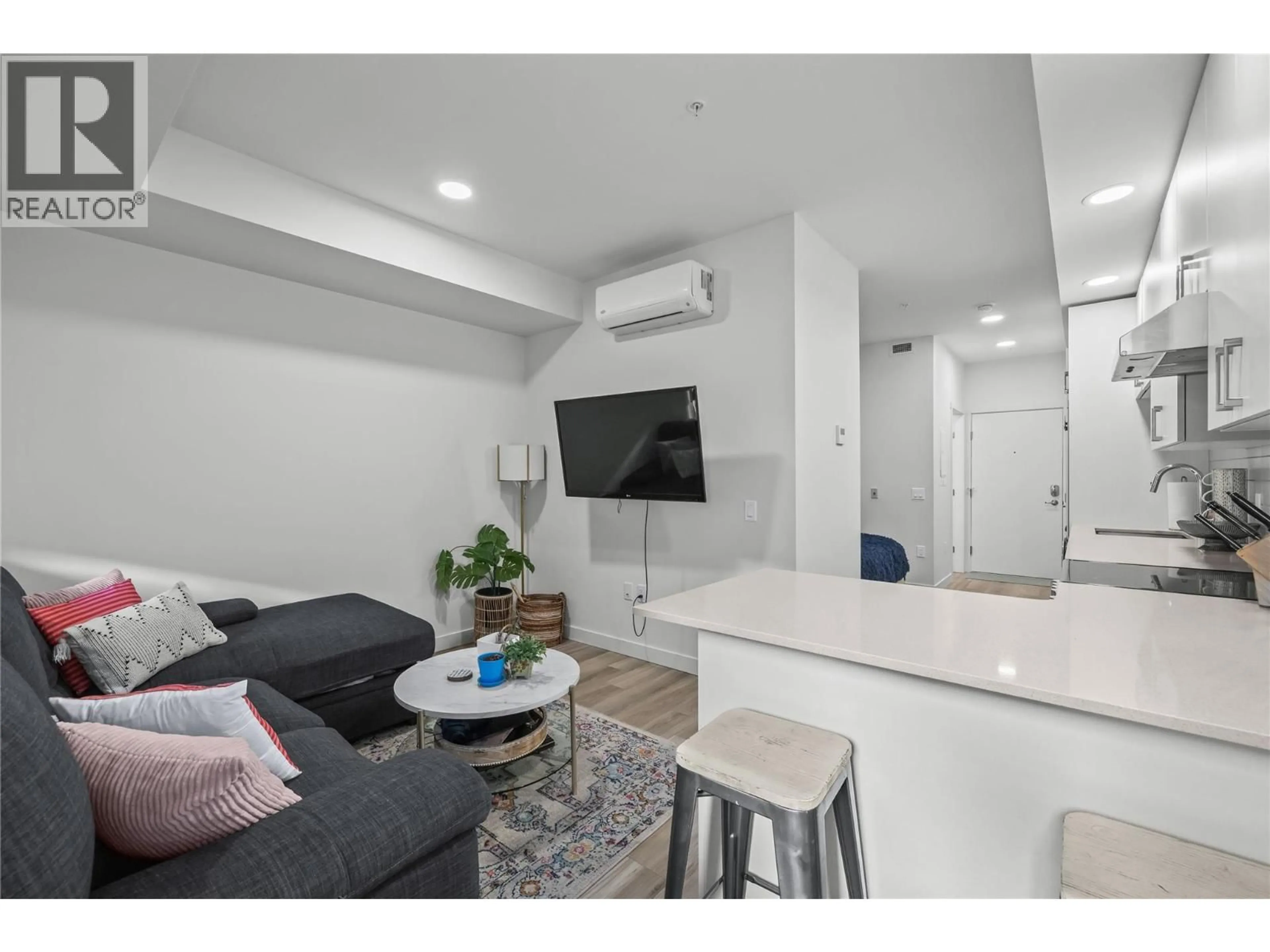 A pic of a room for 204 - 1057 FROST ROAD, Kelowna British Columbia V1W0G7