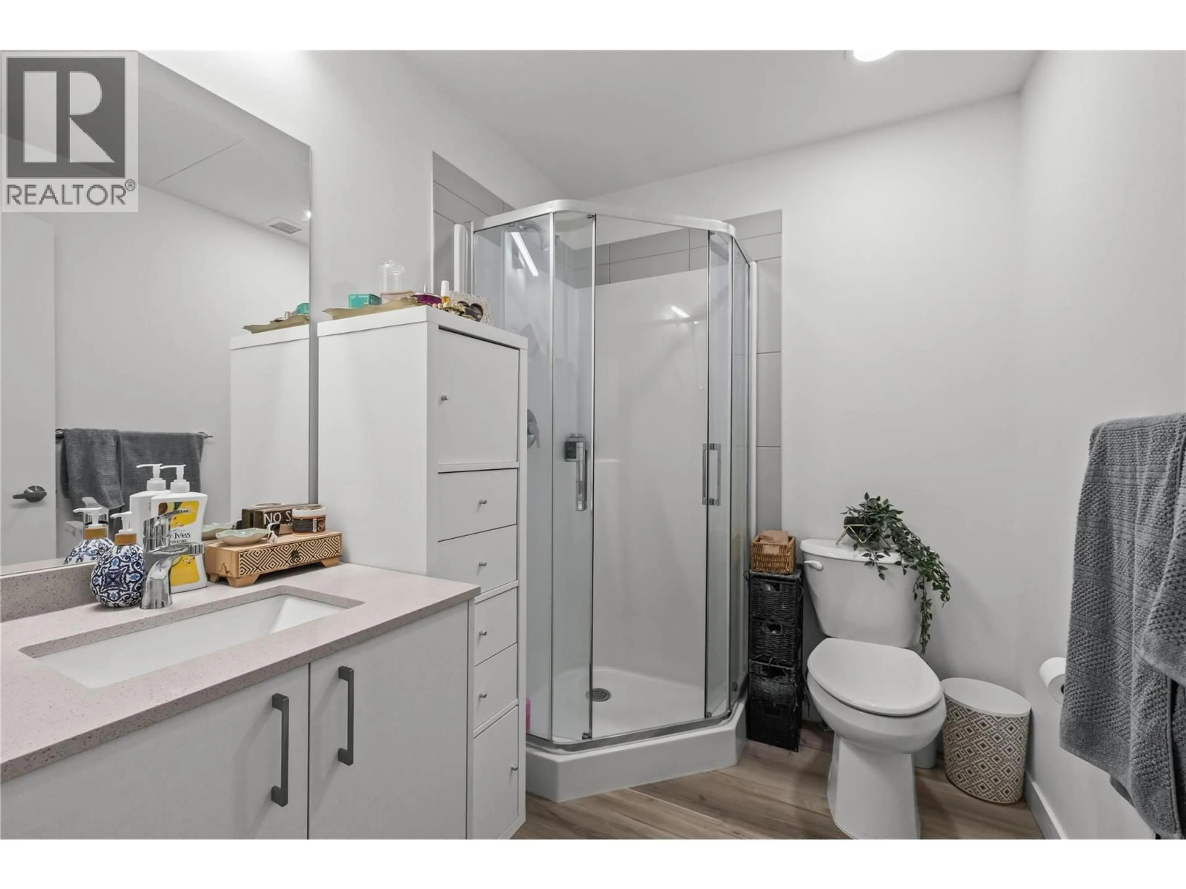 Standard bathroom, unknown for 204 - 1057 FROST ROAD, Kelowna British Columbia V1W0G7