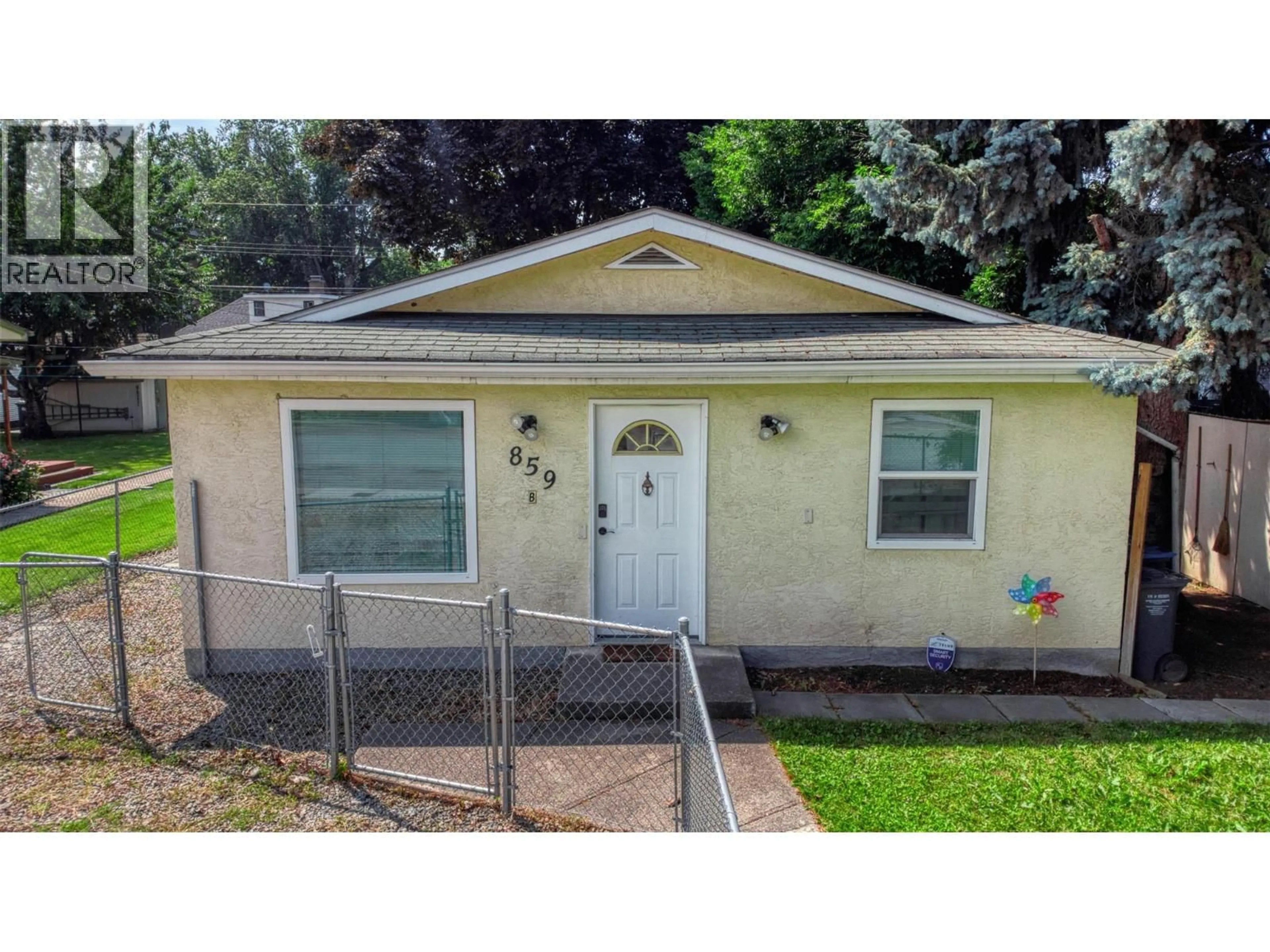 Home with vinyl exterior material, street for 859 LAWSON AVENUE, Kelowna British Columbia V1Y6S9